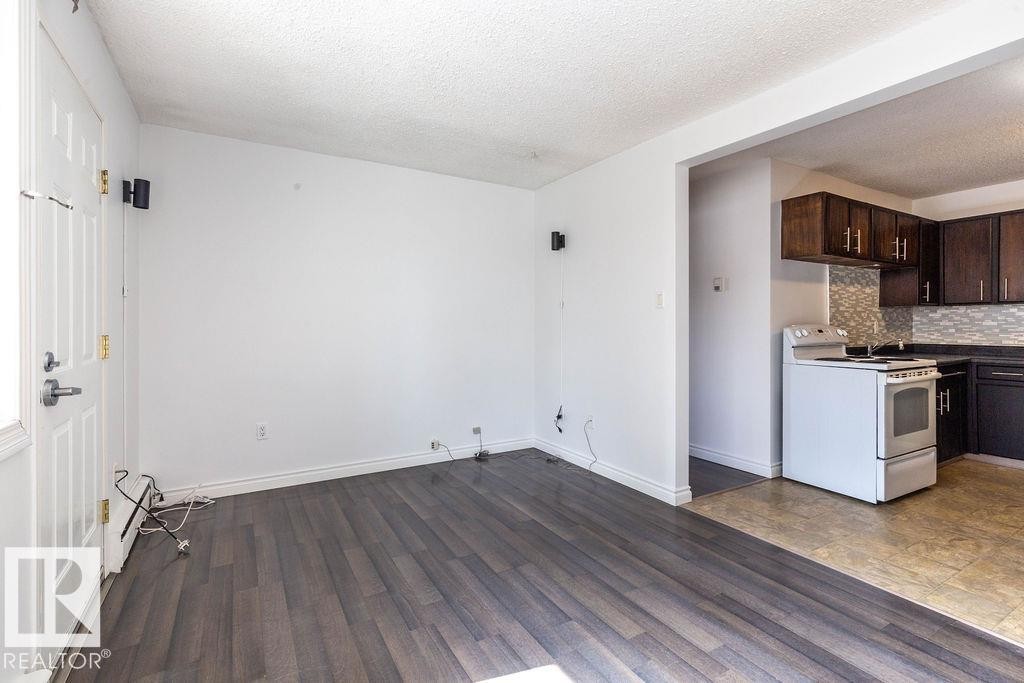 7 15431 93 Avenue, Edmonton, AB - Indoor Photo Showing Kitchen