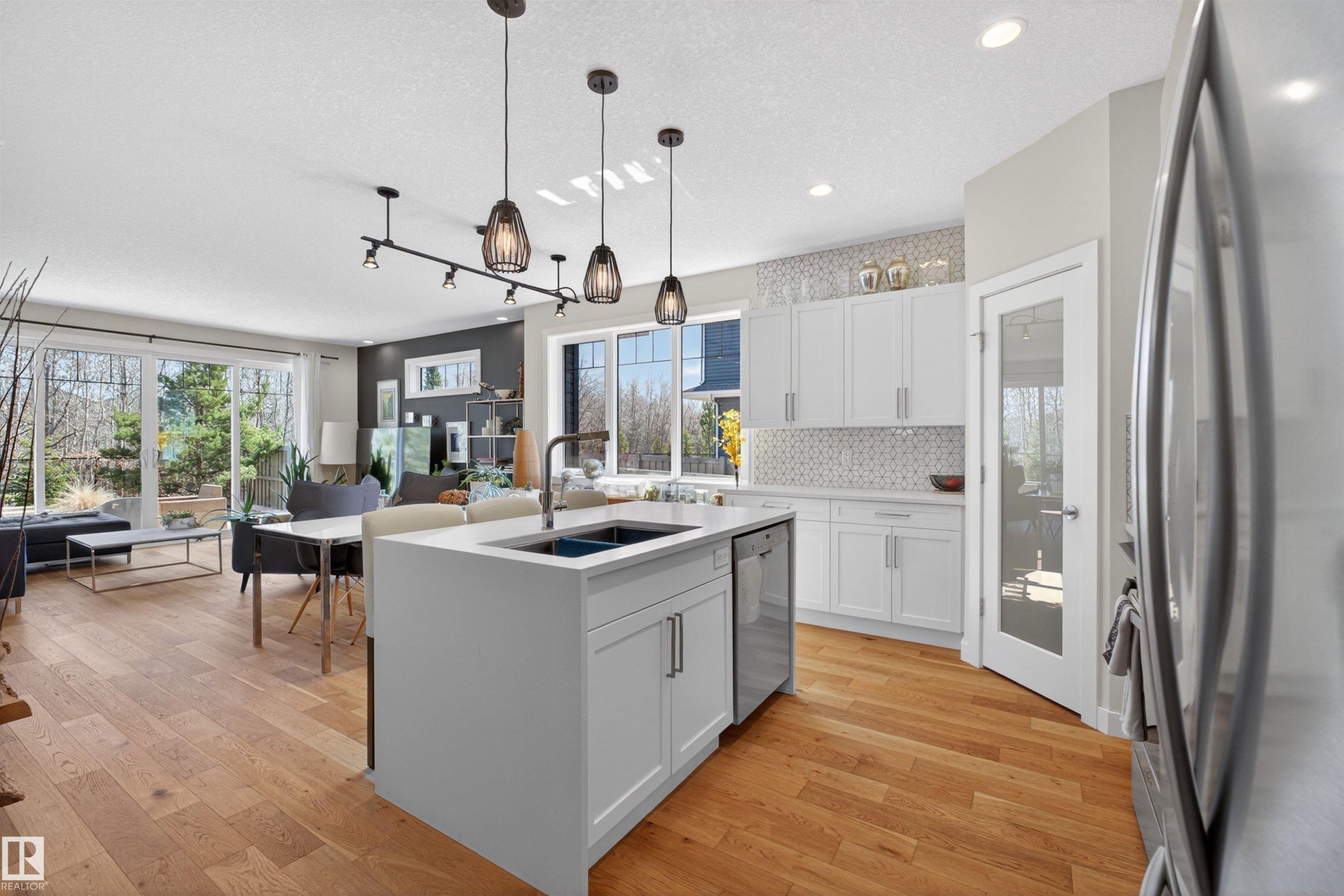3381 Chickadee Drive, Edmonton, AB - Indoor Photo Showing Kitchen With Double Sink With Upgraded Kitchen