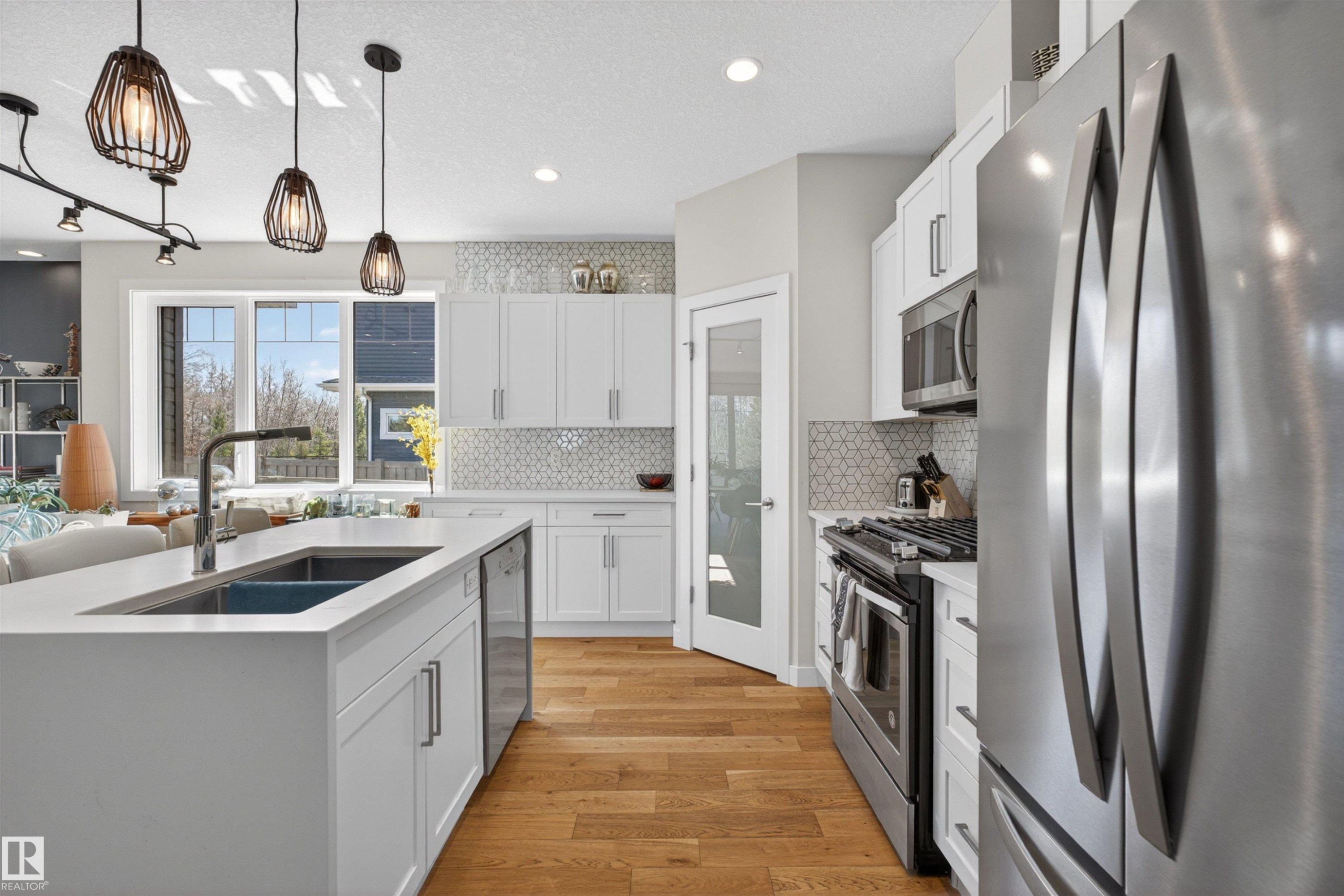 3381 Chickadee Drive, Edmonton, AB - Indoor Photo Showing Kitchen With Double Sink With Upgraded Kitchen