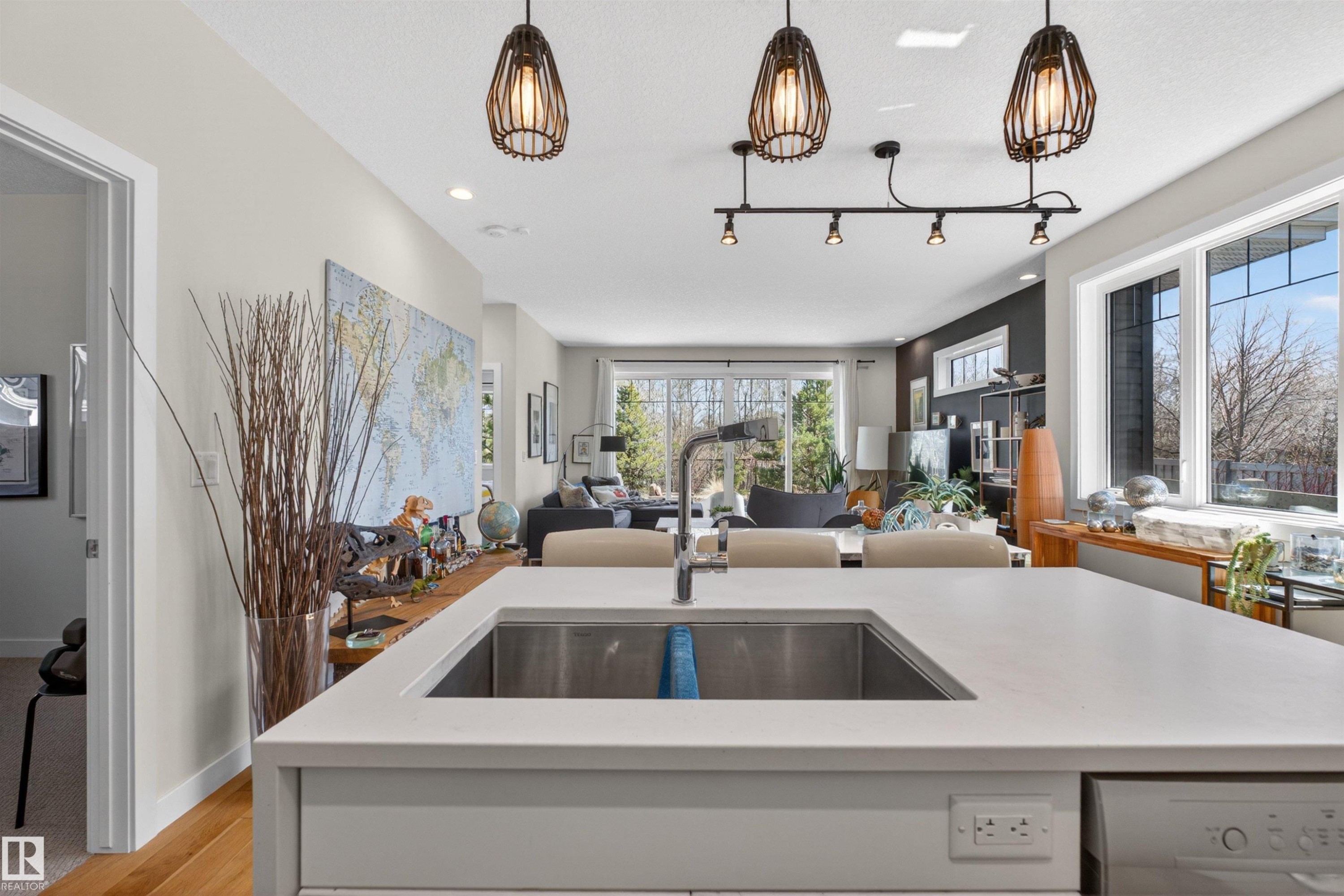 3381 Chickadee Drive, Edmonton, AB - Indoor Photo Showing Kitchen