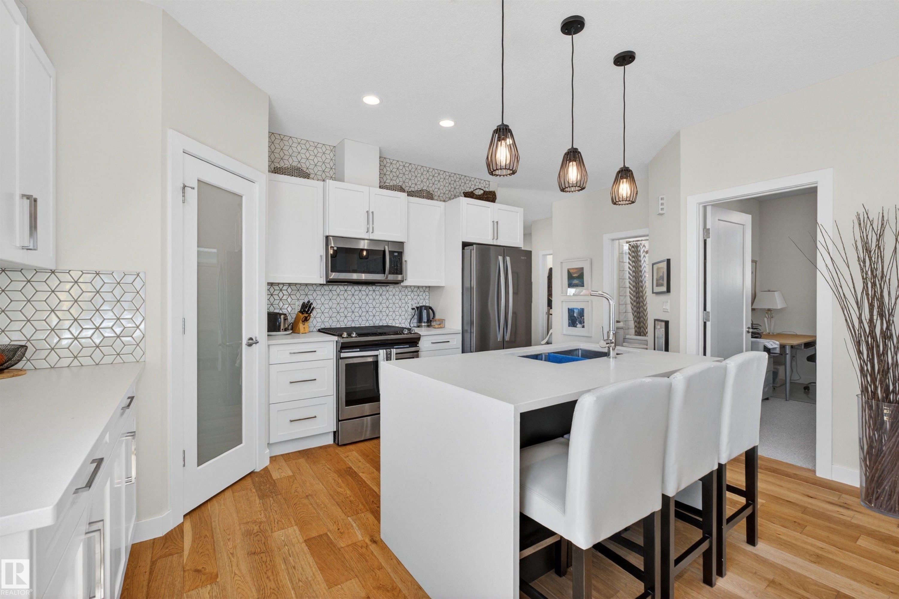 3381 Chickadee Drive, Edmonton, AB - Indoor Photo Showing Kitchen With Upgraded Kitchen