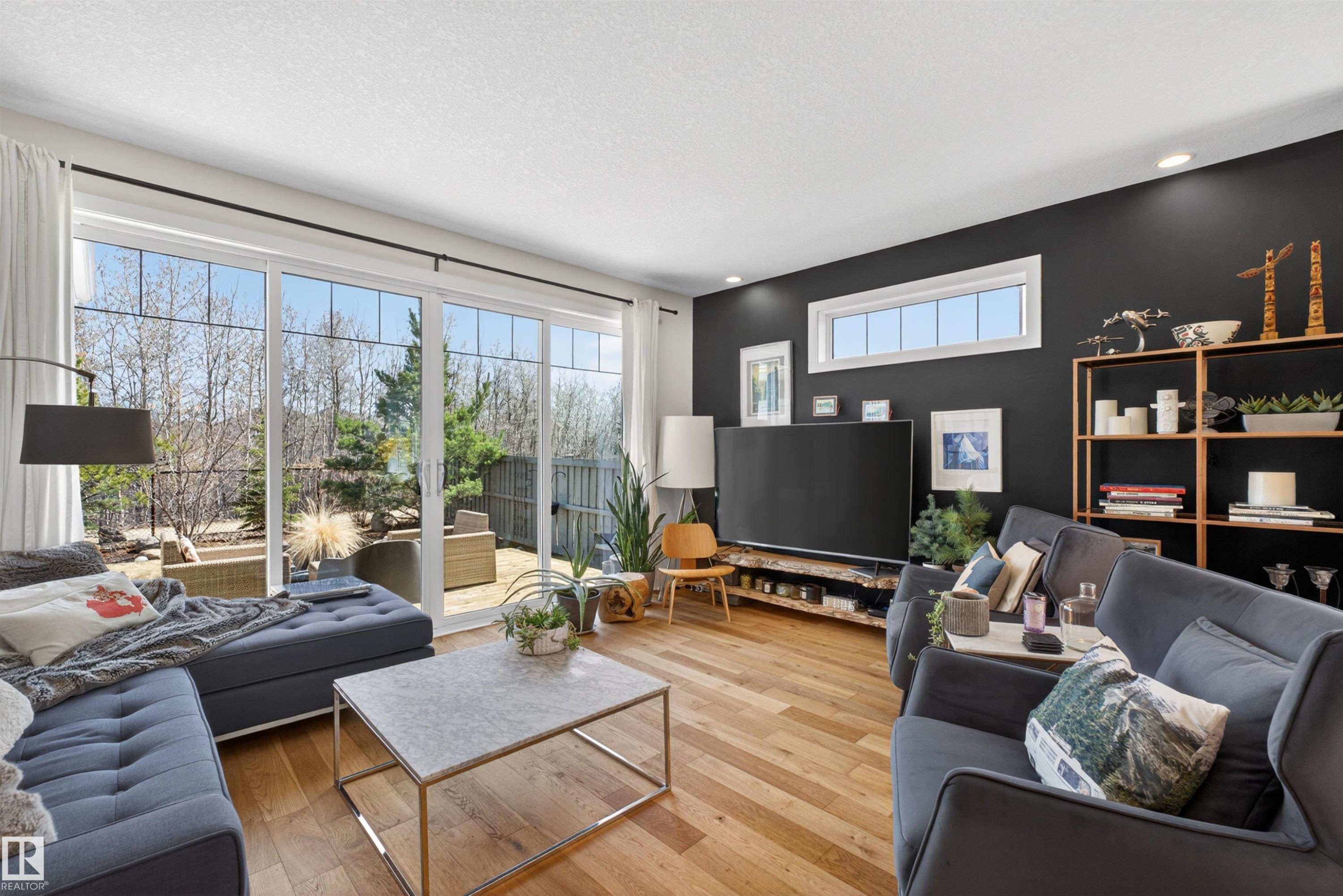 3381 Chickadee Drive, Edmonton, AB - Indoor Photo Showing Living Room