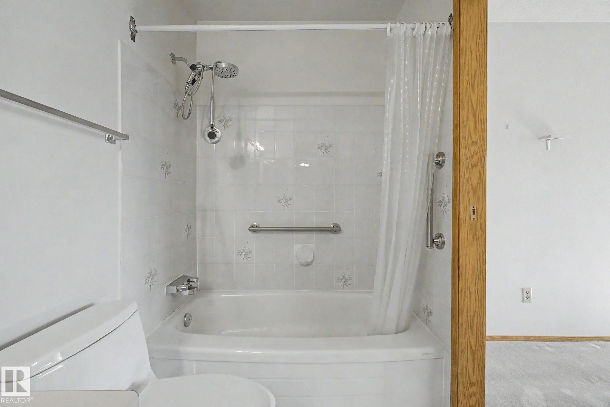 17434 Callingwood Road, Edmonton, AB - Indoor Photo Showing Bathroom