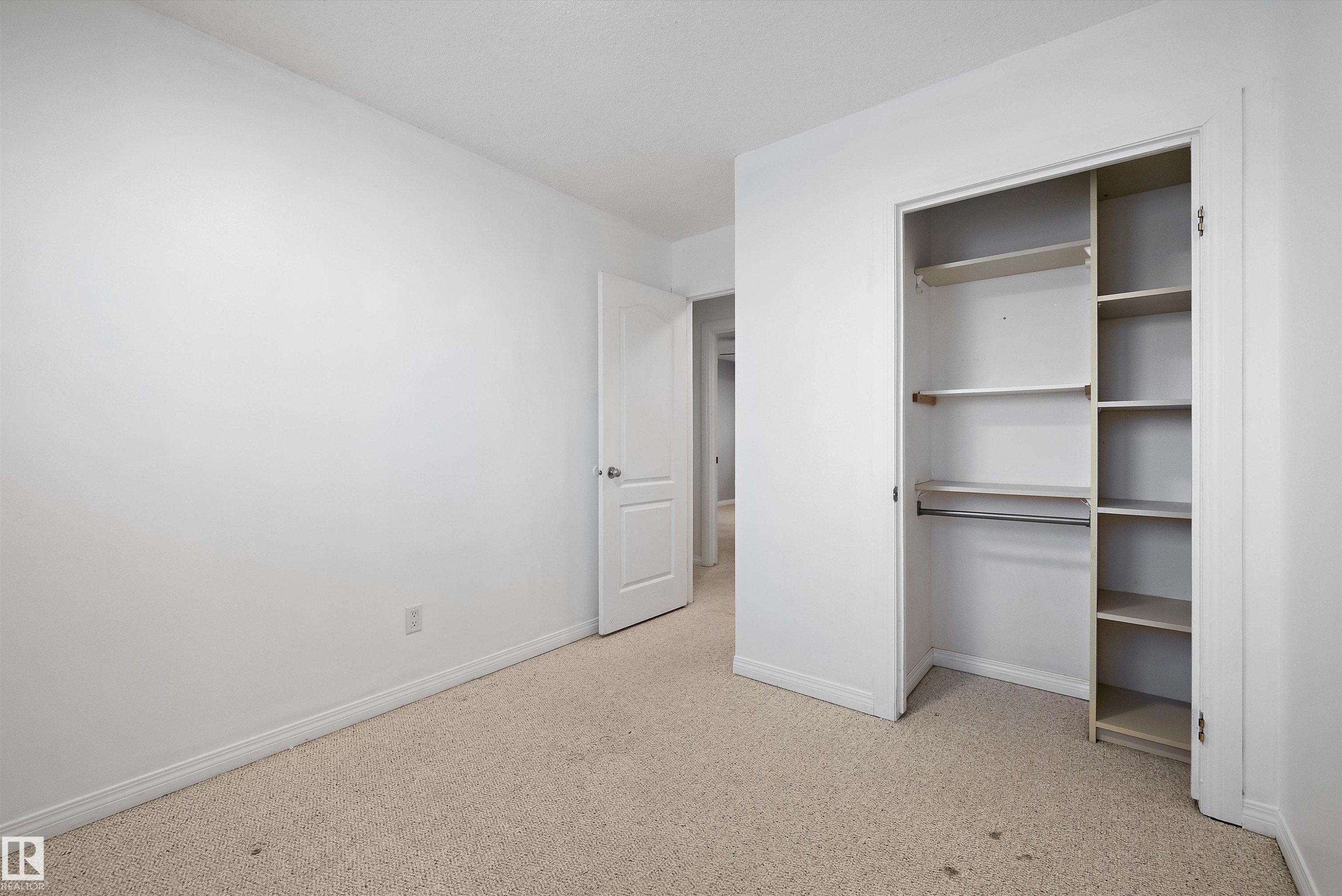 115 Walker Road, Edmonton, AB - Indoor Photo Showing Other Room