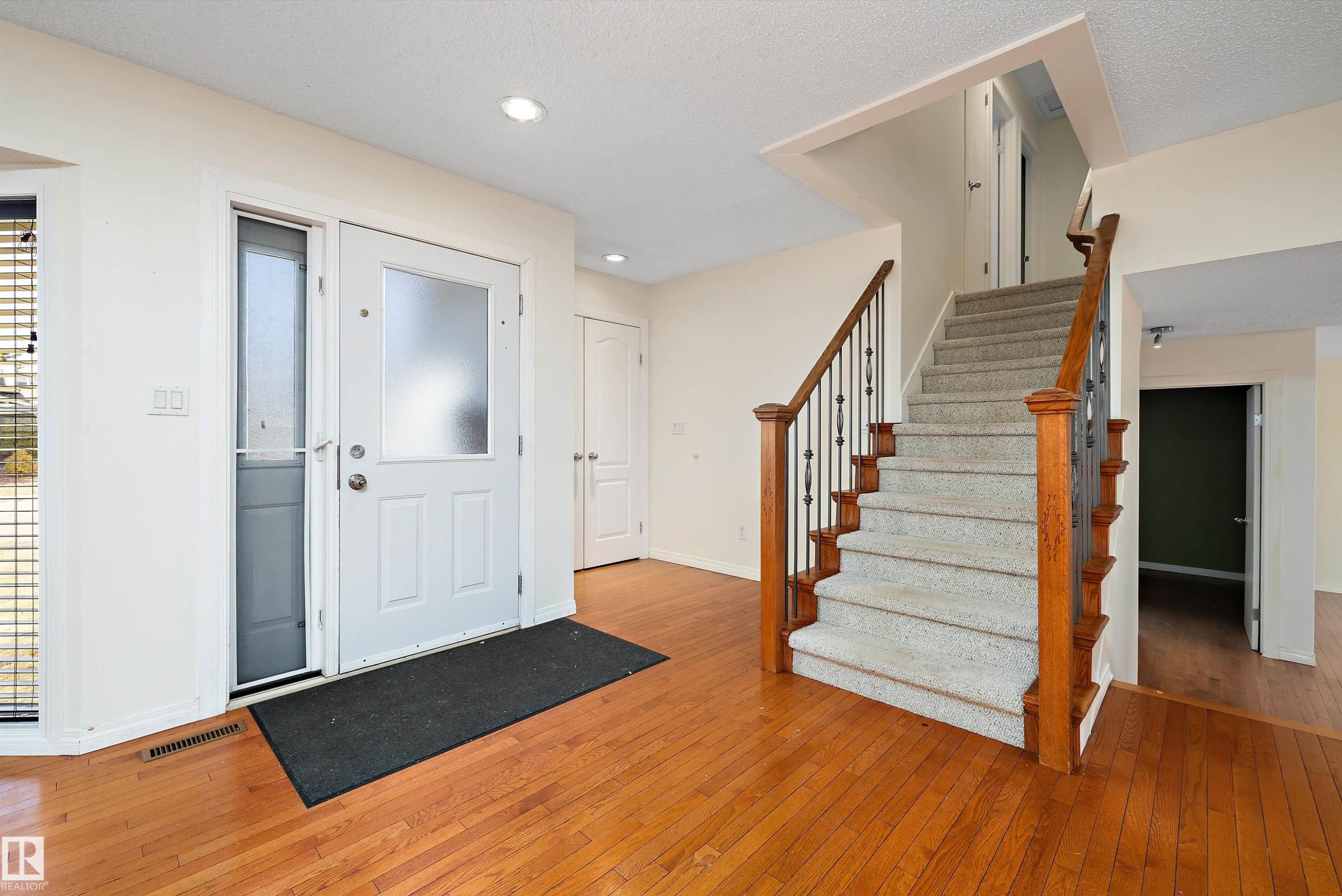 115 Walker Road, Edmonton, AB - Indoor Photo Showing Other Room