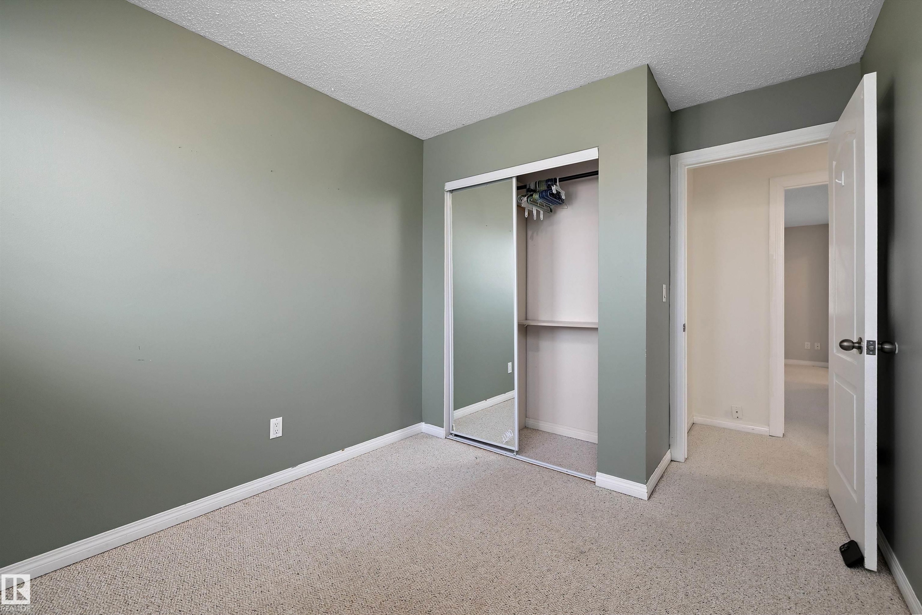 115 Walker Road, Edmonton, AB - Indoor Photo Showing Other Room