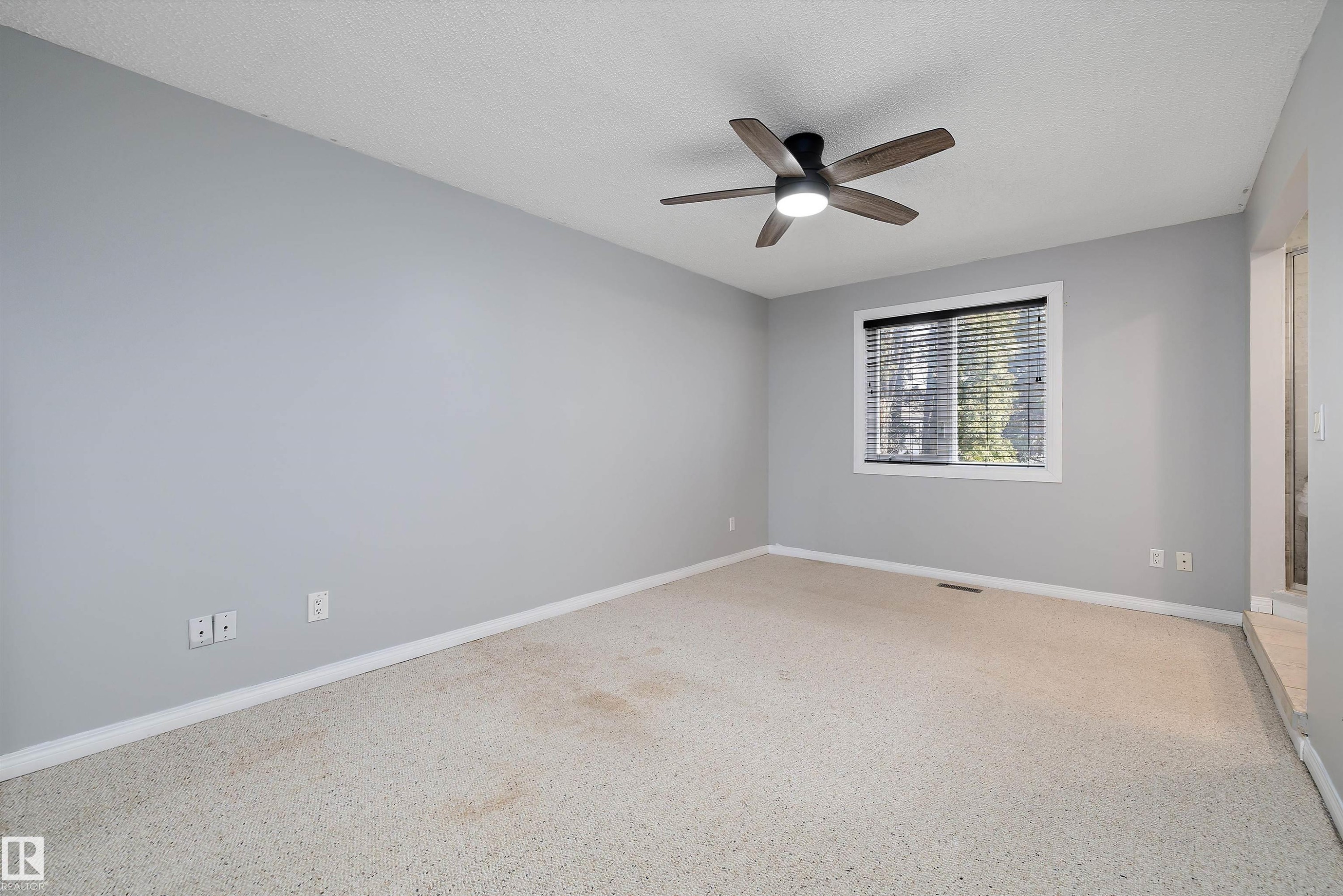 115 Walker Road, Edmonton, AB - Indoor Photo Showing Other Room