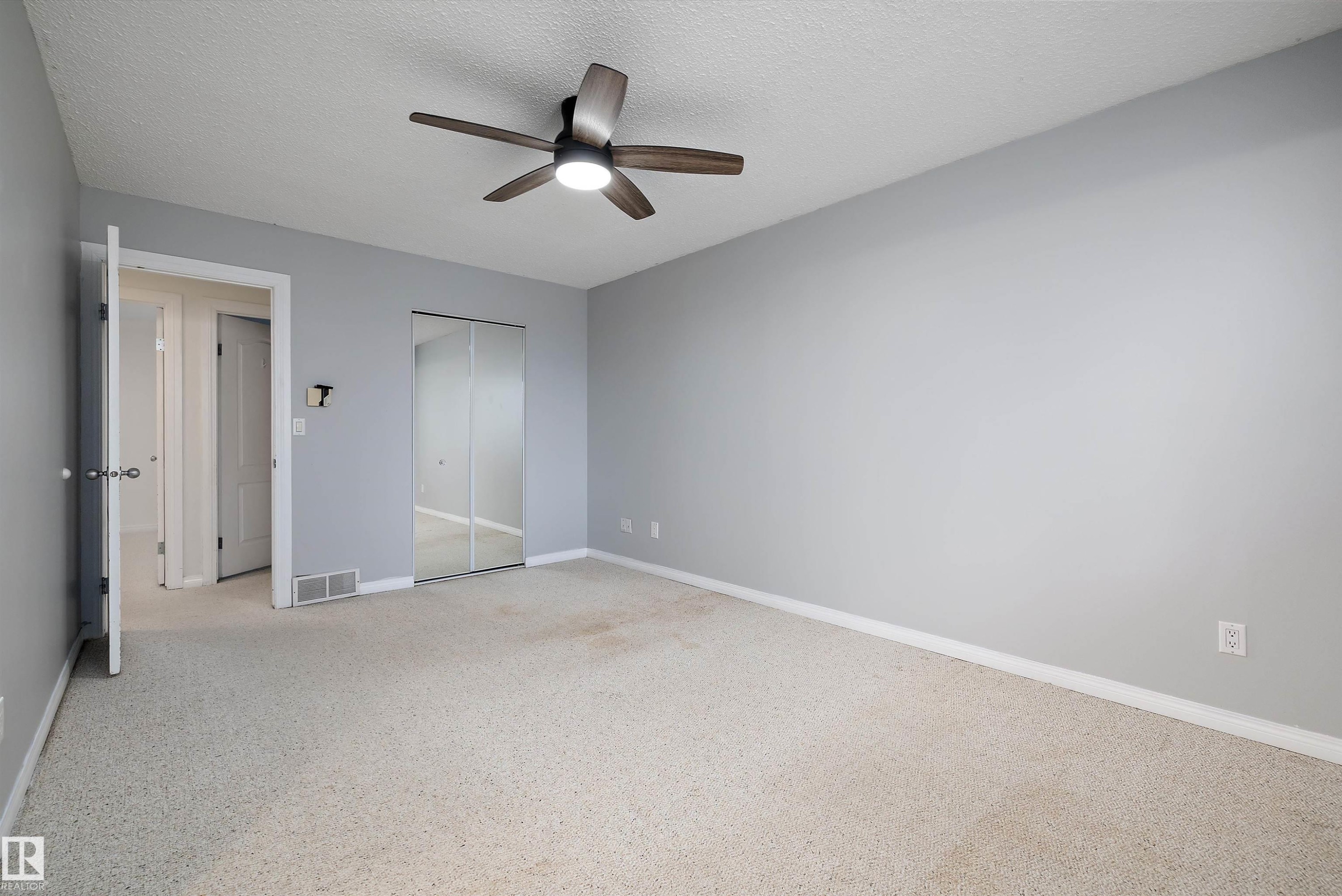 115 Walker Road, Edmonton, AB - Indoor Photo Showing Other Room