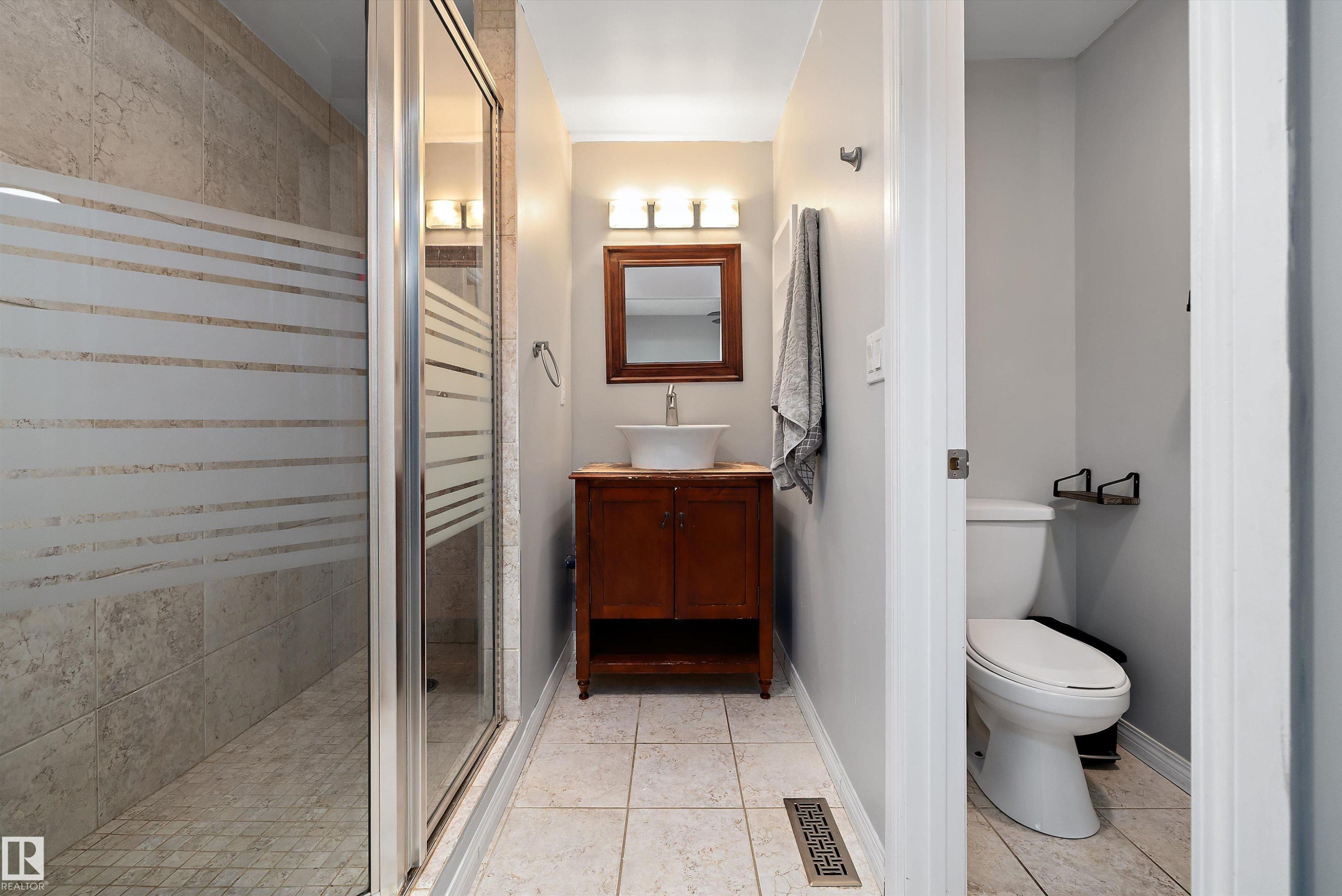 115 Walker Road, Edmonton, AB - Indoor Photo Showing Bathroom