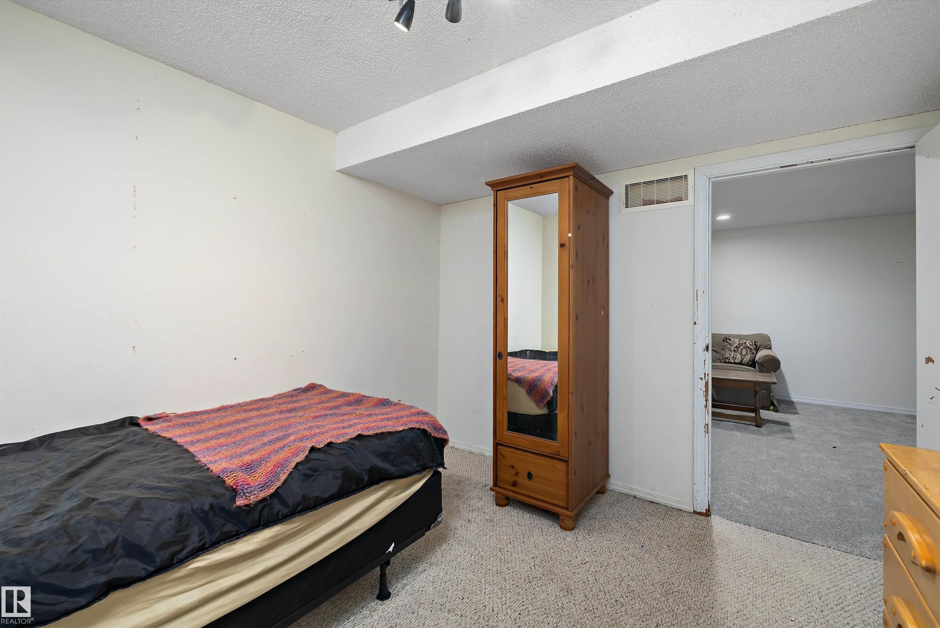 115 Walker Road, Edmonton, AB - Indoor Photo Showing Bedroom