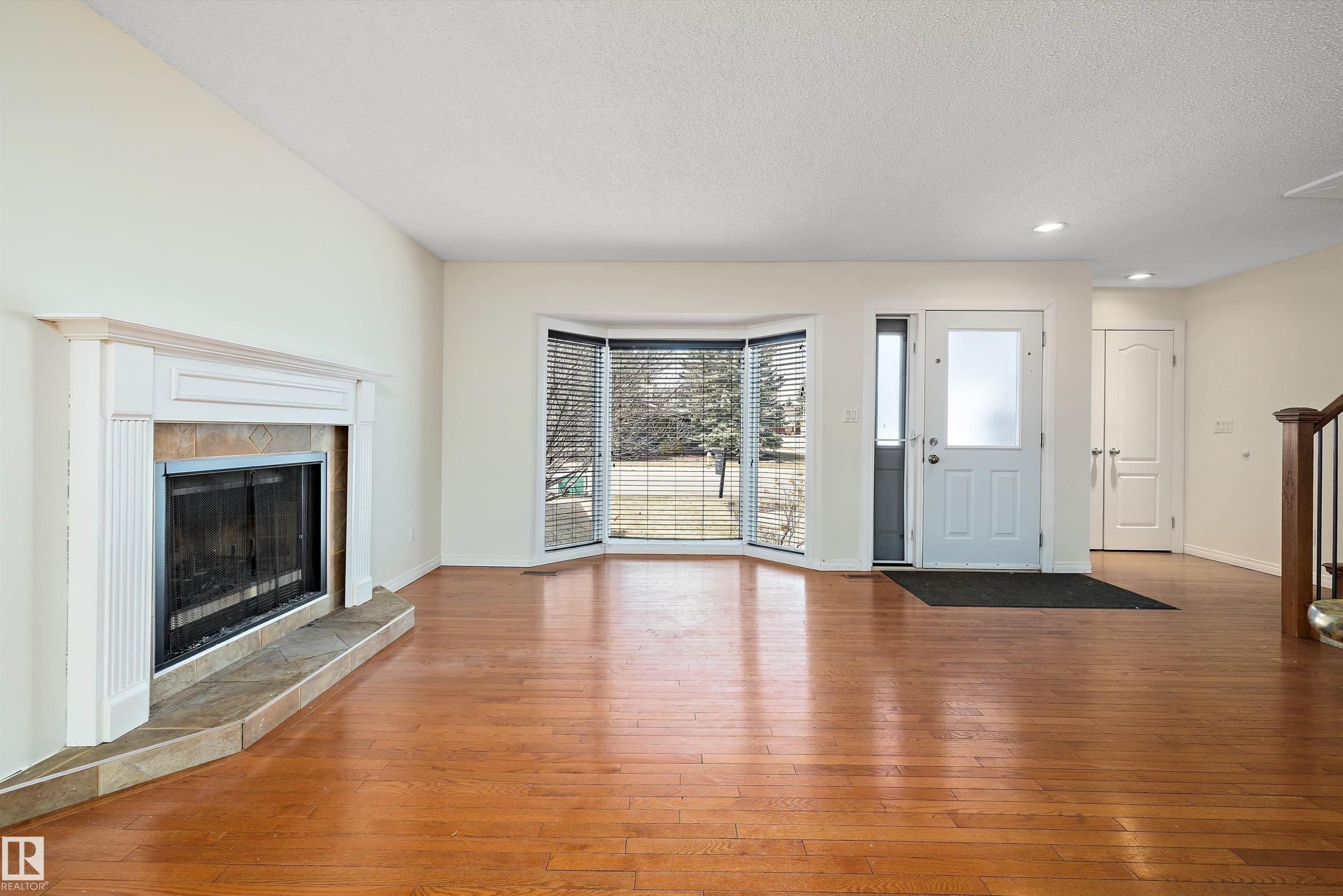 115 Walker Road, Edmonton, AB - Indoor Photo Showing Living Room With Fireplace