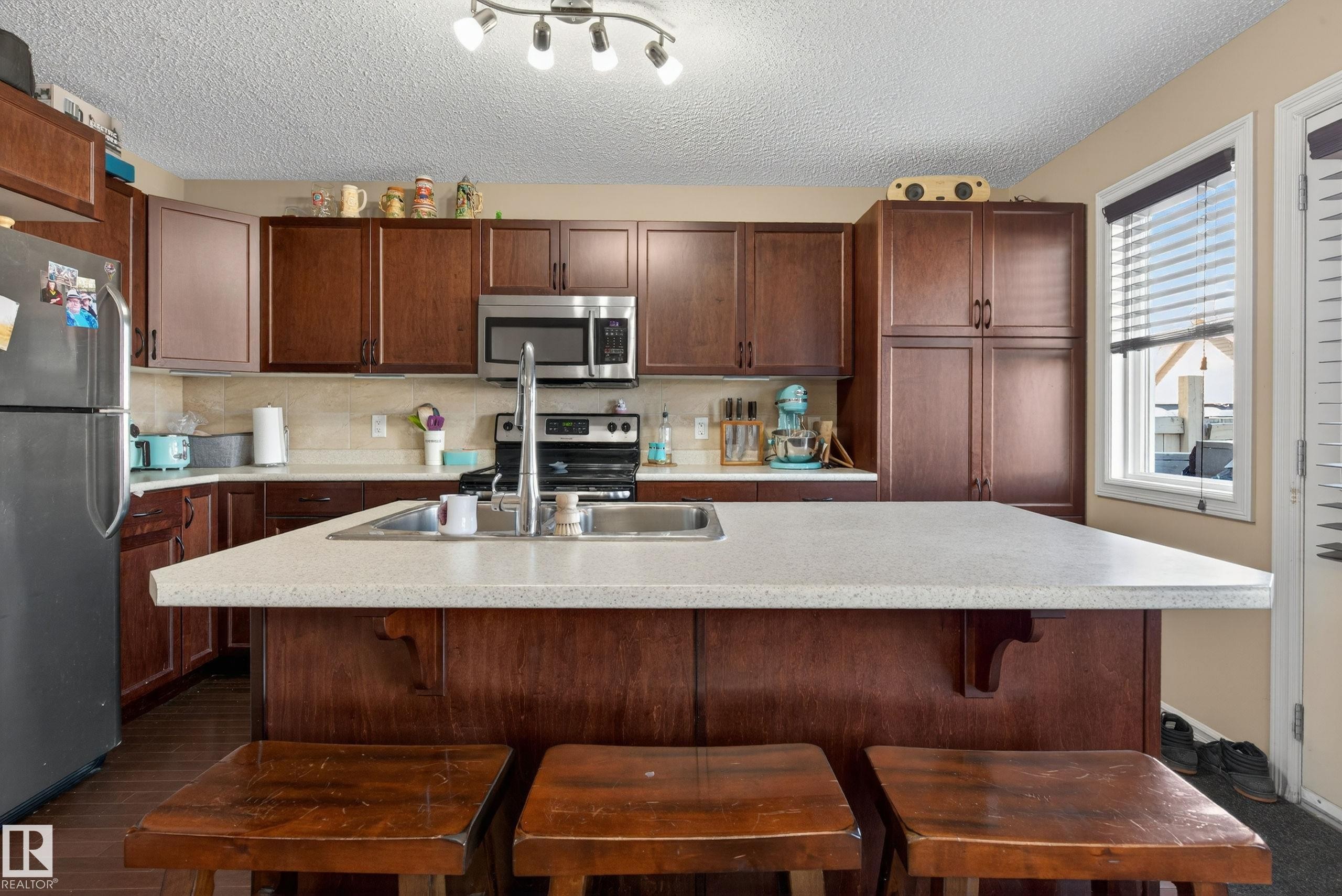 5636 18 Avenue, Edmonton, AB - Indoor Photo Showing Kitchen With Stainless Steel Kitchen With Double Sink