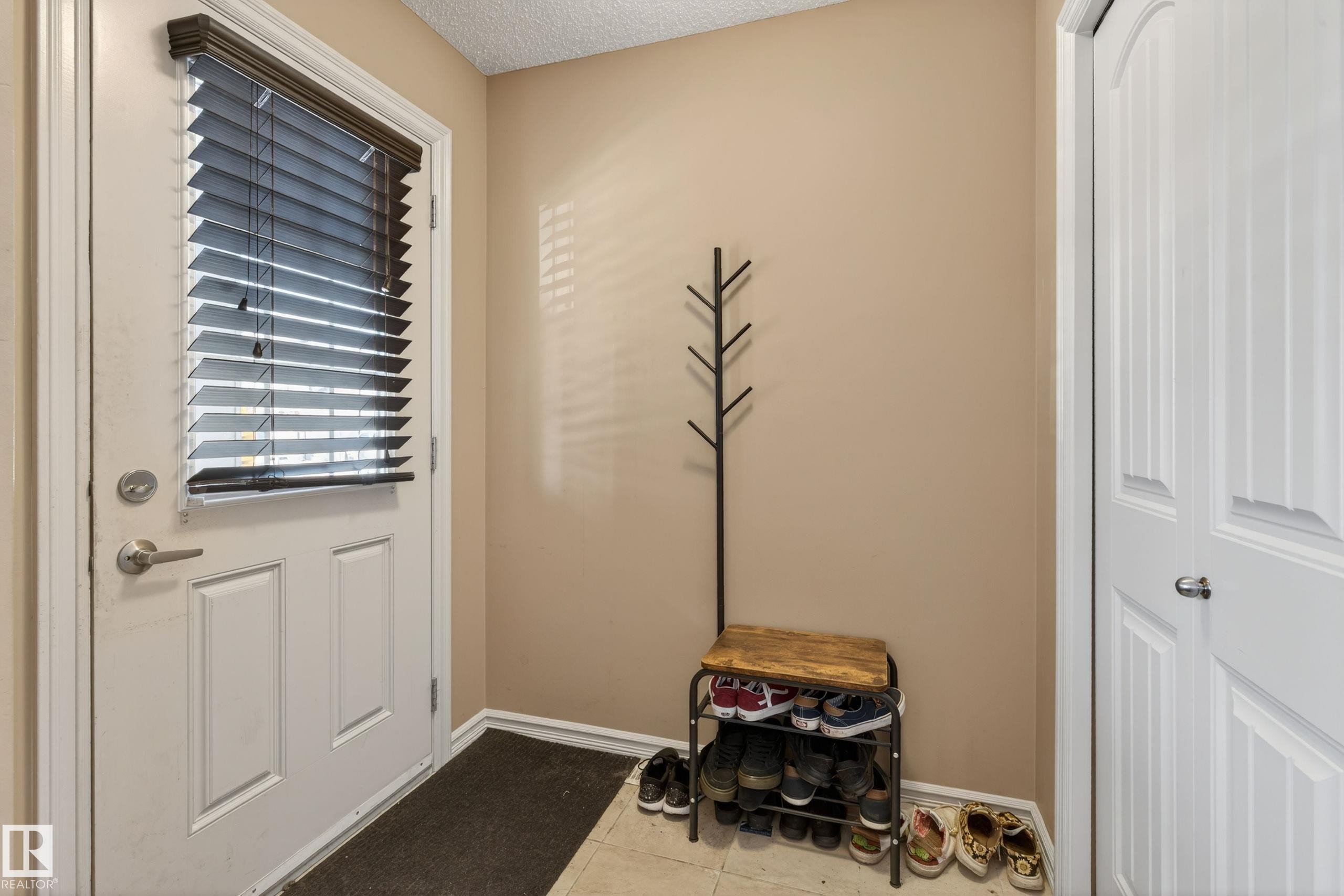 5636 18 Avenue, Edmonton, AB - Indoor Photo Showing Other Room