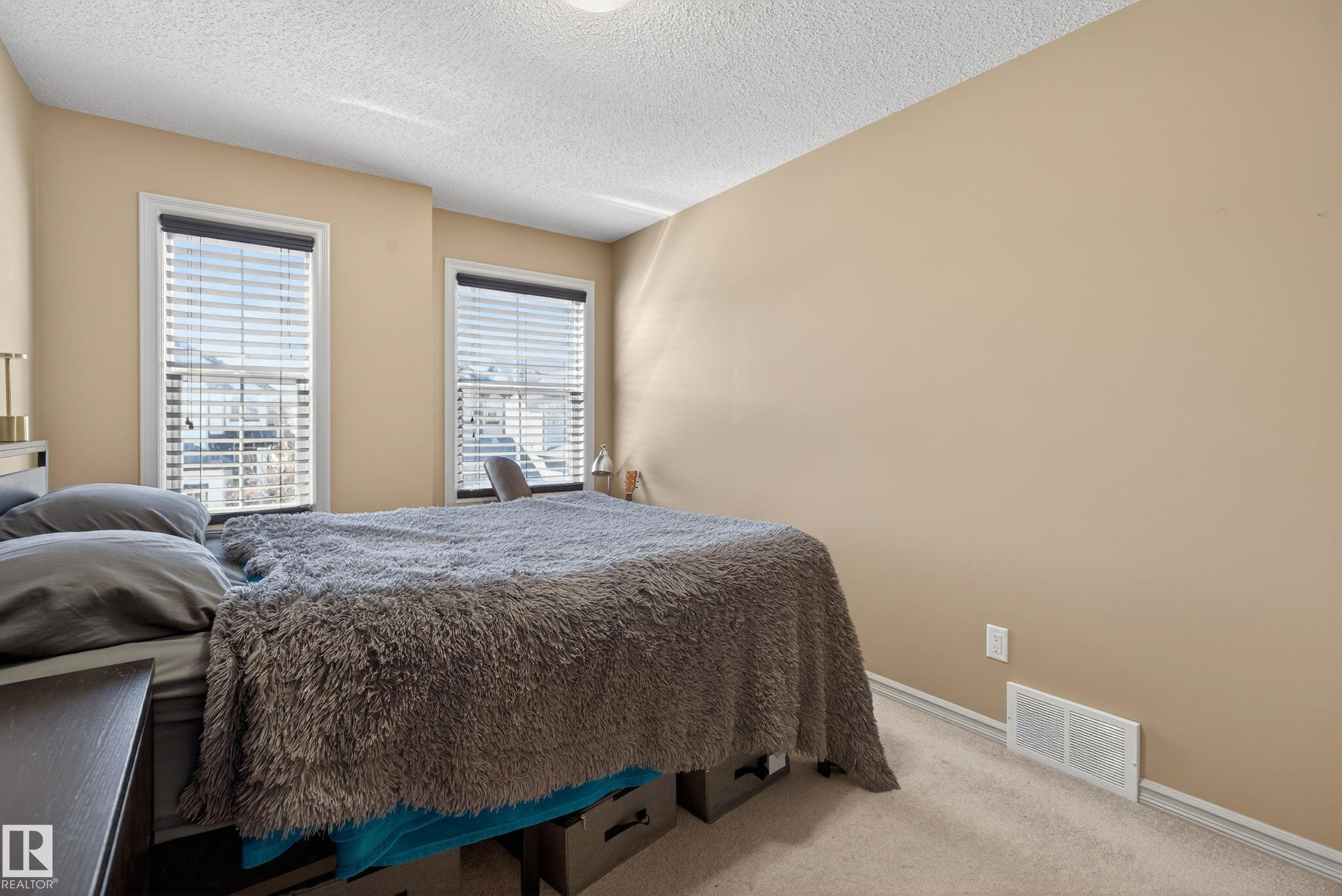 5636 18 Avenue, Edmonton, AB - Indoor Photo Showing Bedroom
