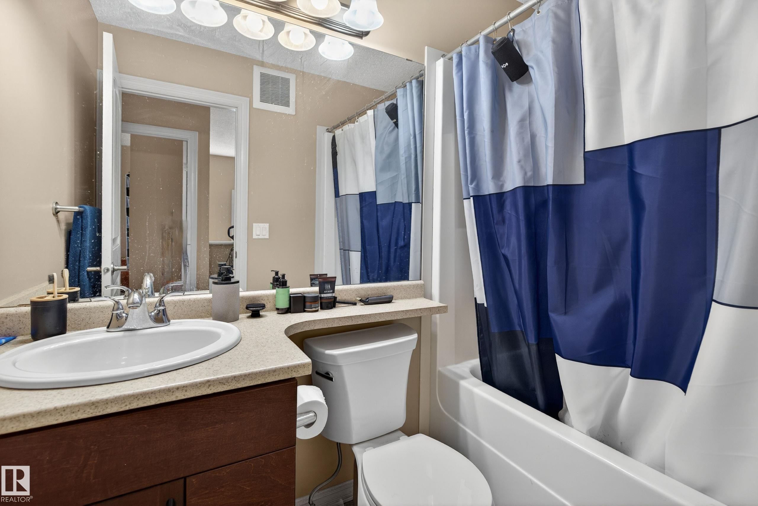 5636 18 Avenue, Edmonton, AB - Indoor Photo Showing Bathroom