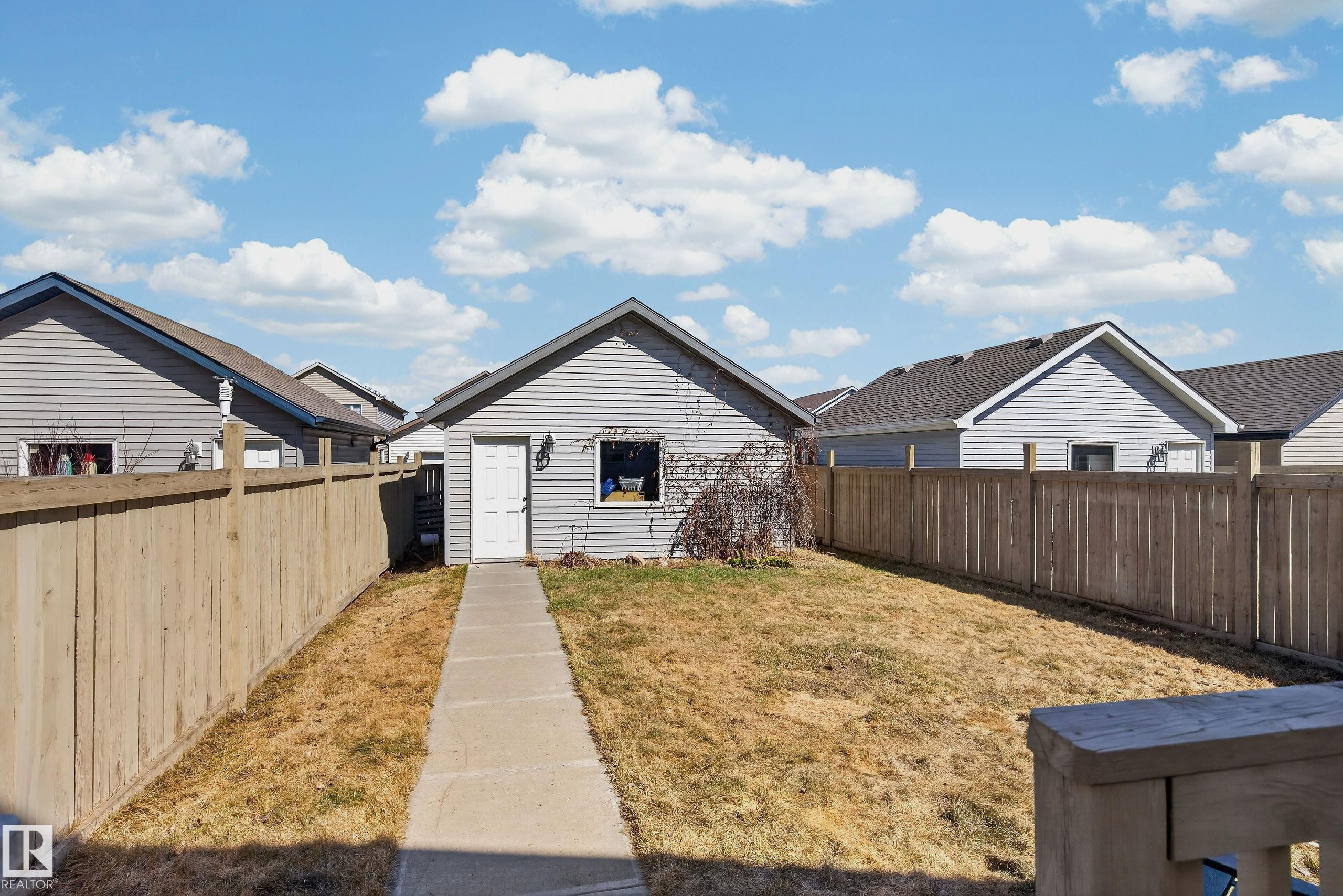 5636 18 Avenue, Edmonton, AB - Outdoor