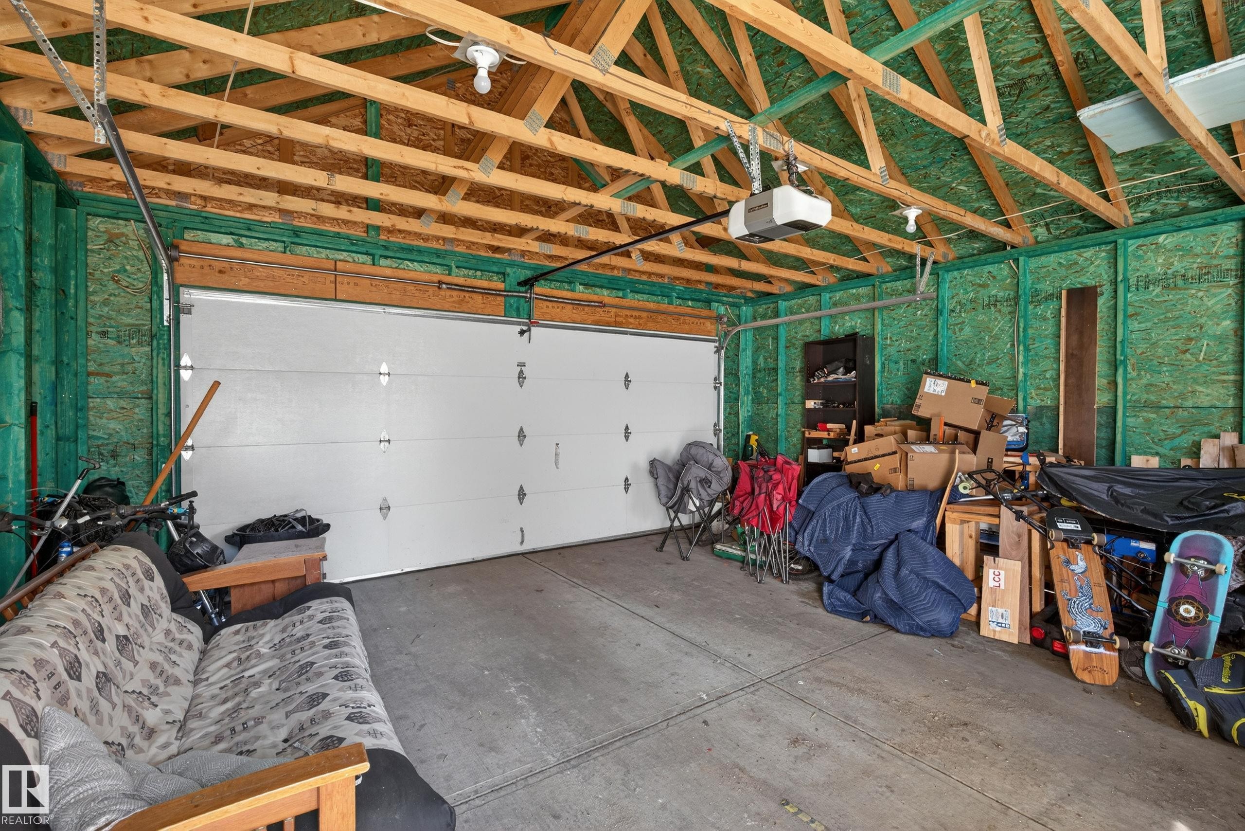5636 18 Avenue, Edmonton, AB - Indoor Photo Showing Garage