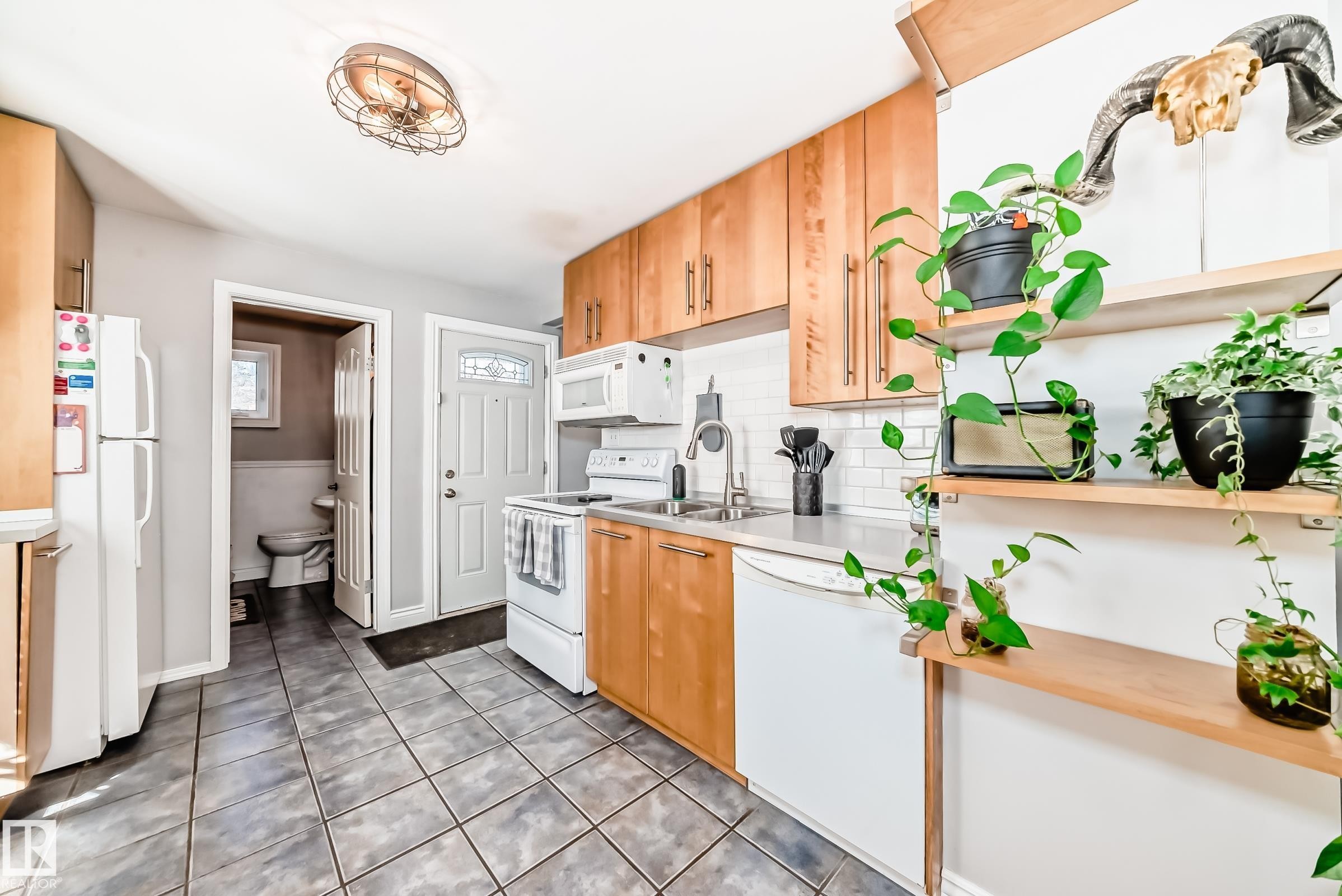 12146 95 Street, Edmonton, AB - Indoor Photo Showing Kitchen With Double Sink