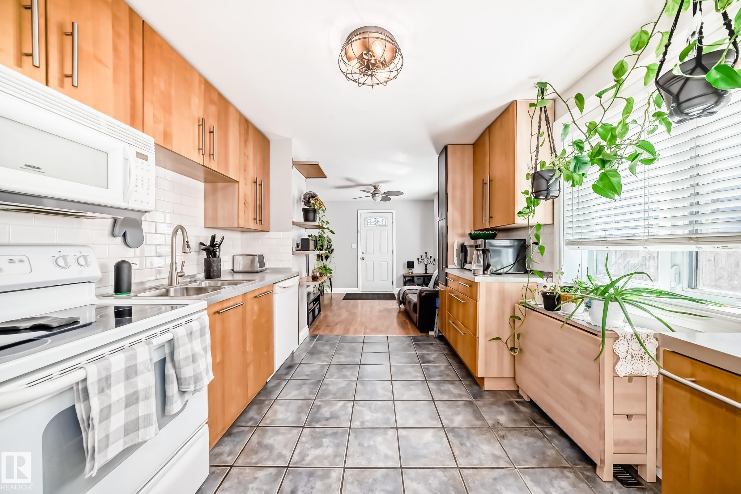 12146 95 Street, Edmonton, AB - Indoor Photo Showing Kitchen