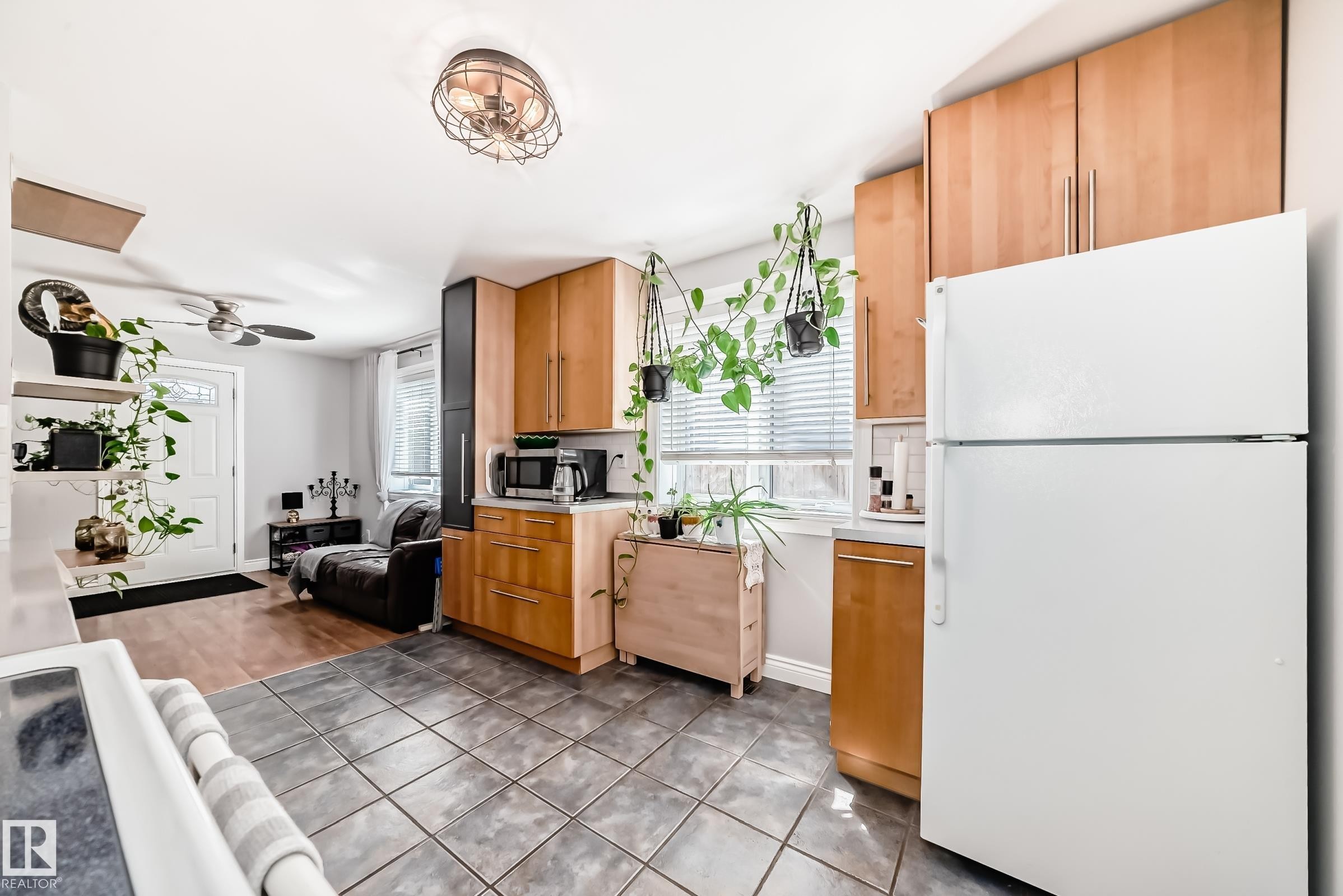 12146 95 Street, Edmonton, AB - Indoor Photo Showing Kitchen