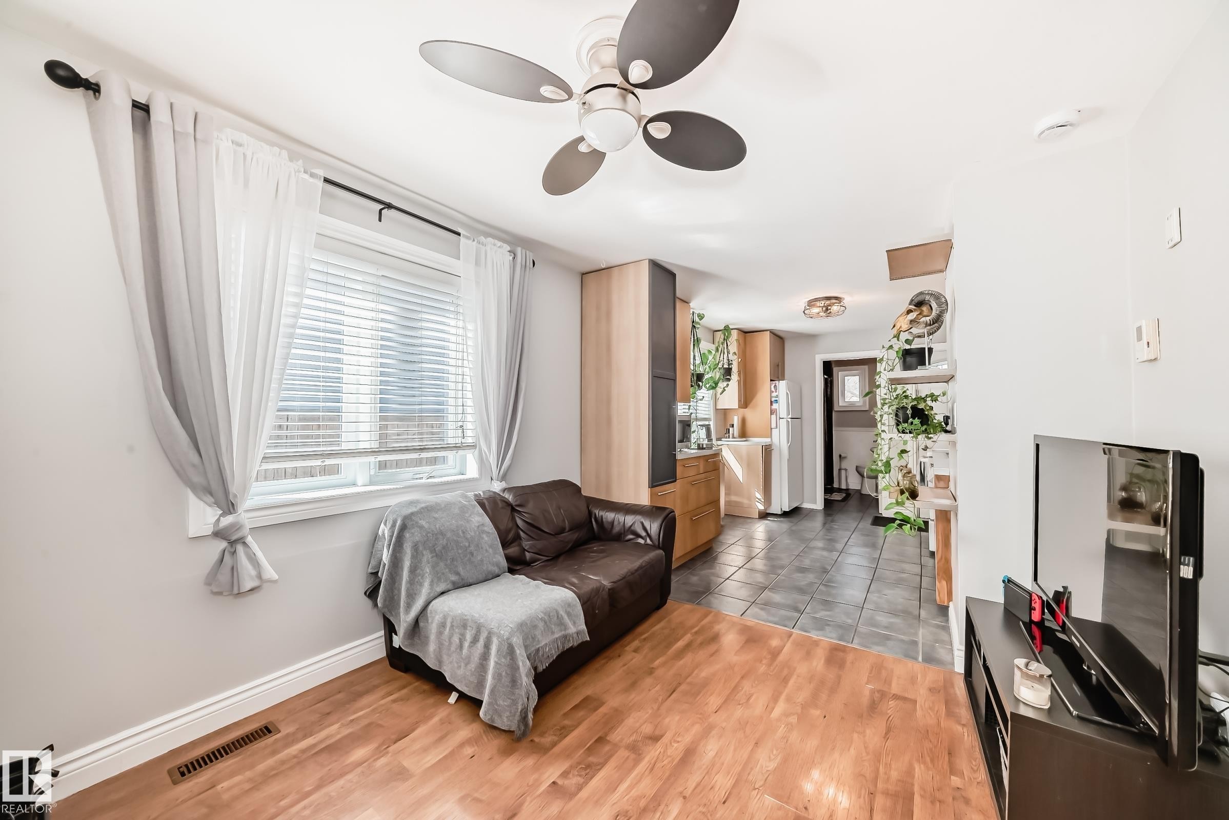 12146 95 Street, Edmonton, AB - Indoor Photo Showing Other Room