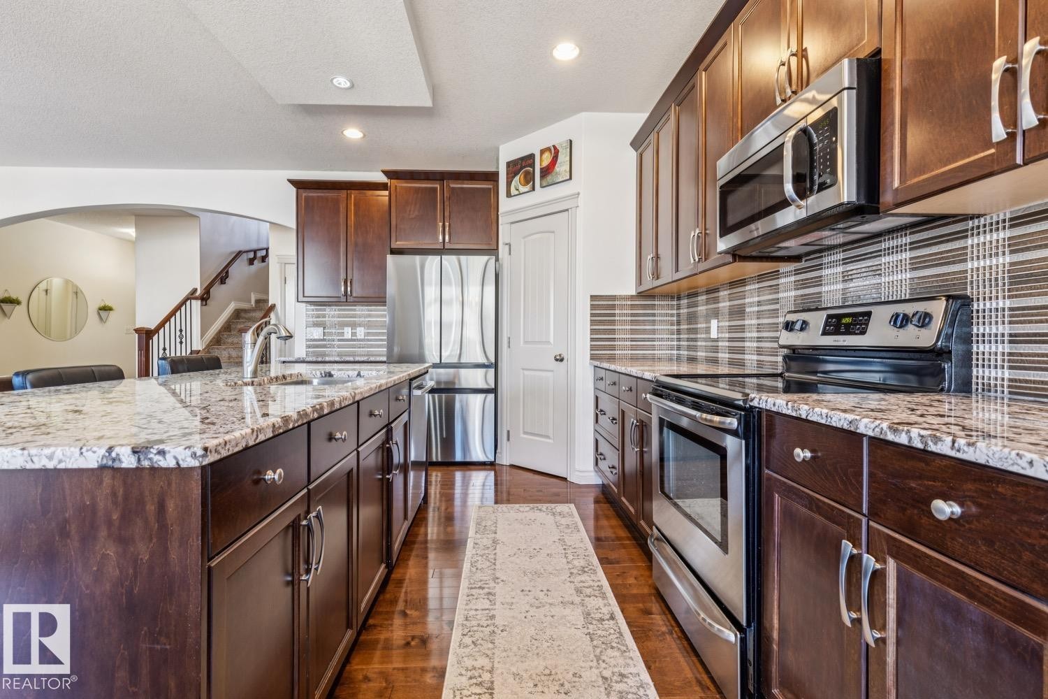 21912 97 Avenue, Edmonton, AB - Indoor Photo Showing Kitchen With Stainless Steel Kitchen With Upgraded Kitchen