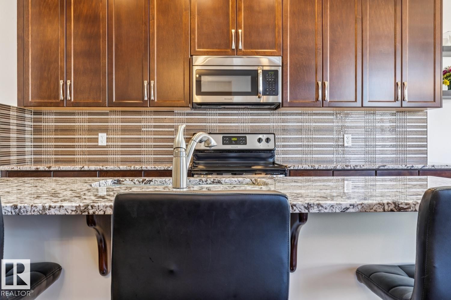 21912 97 Avenue, Edmonton, AB - Indoor Photo Showing Kitchen