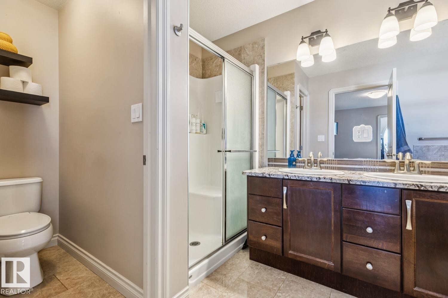 21912 97 Avenue, Edmonton, AB - Indoor Photo Showing Bathroom
