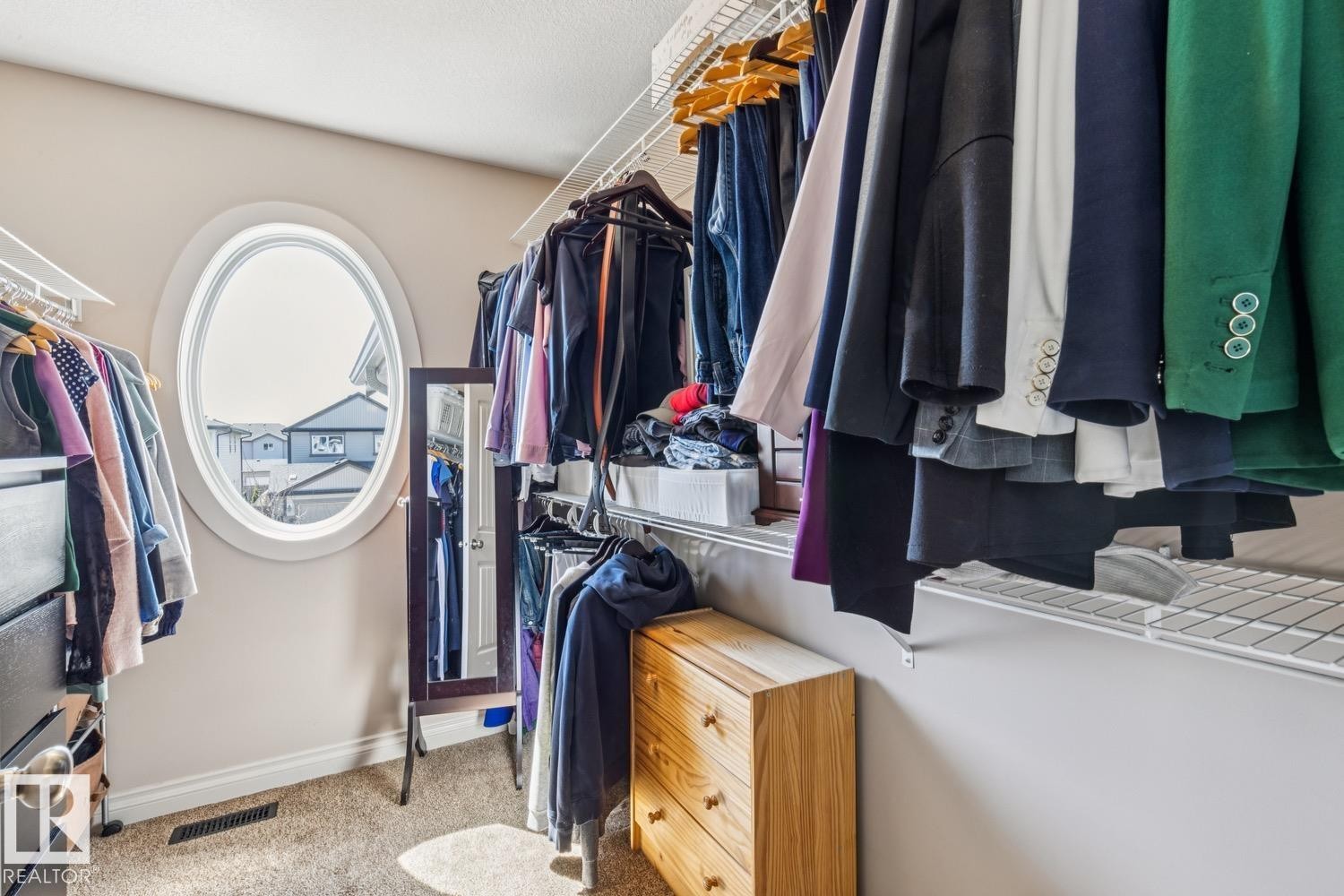 21912 97 Avenue, Edmonton, AB - Indoor With Storage