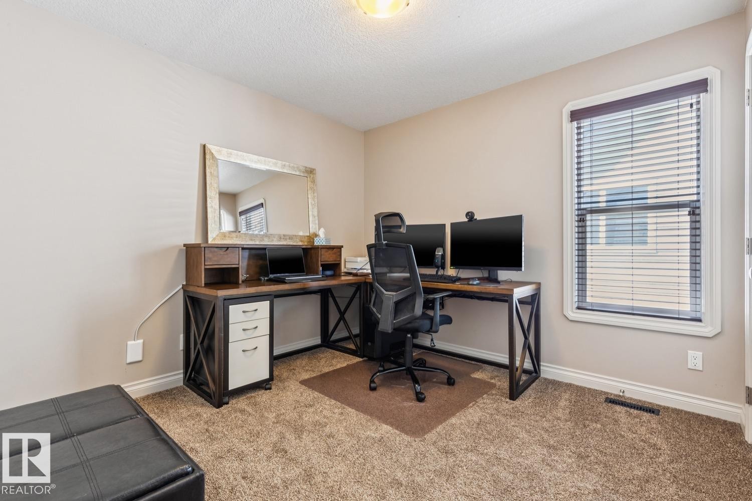 21912 97 Avenue, Edmonton, AB - Indoor Photo Showing Office