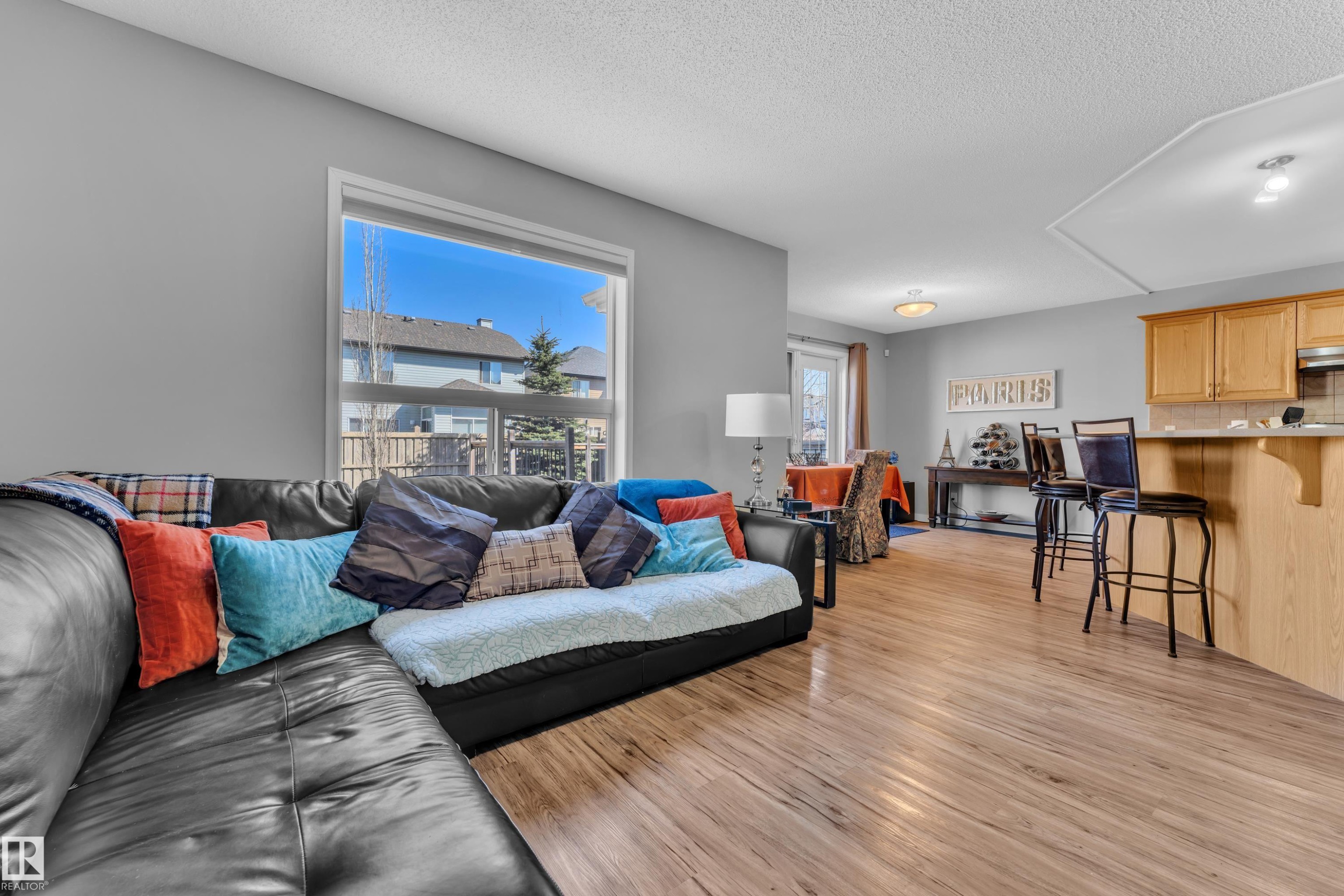1309 Mcallister Way, Edmonton, AB - Indoor Photo Showing Living Room
