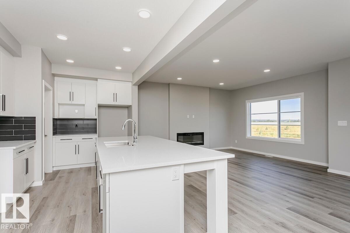 50 Gambel Loop, Spruce Grove, AB - Indoor Photo Showing Kitchen With Upgraded Kitchen
