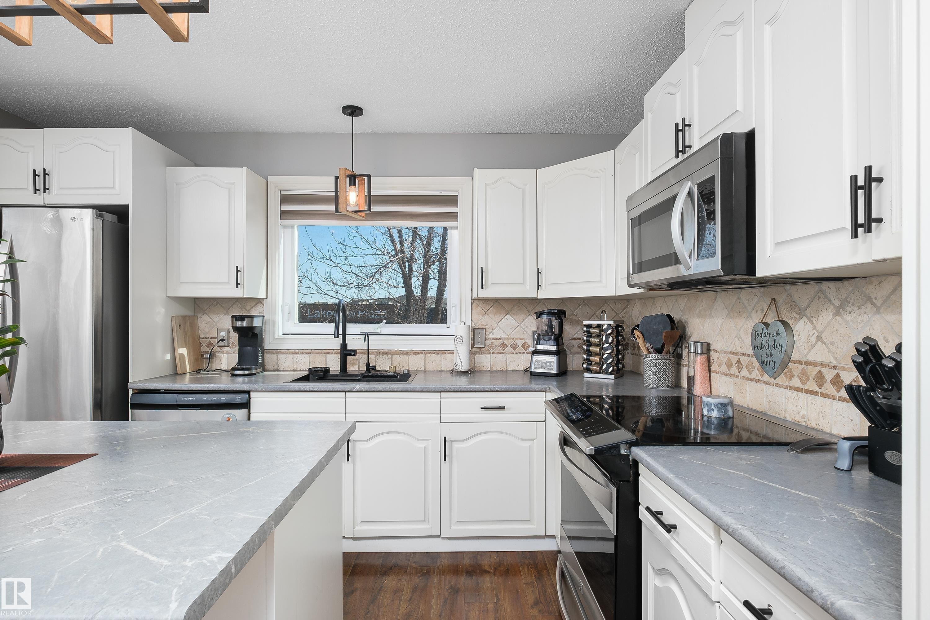 17828 91 Street, Edmonton, AB - Indoor Photo Showing Kitchen