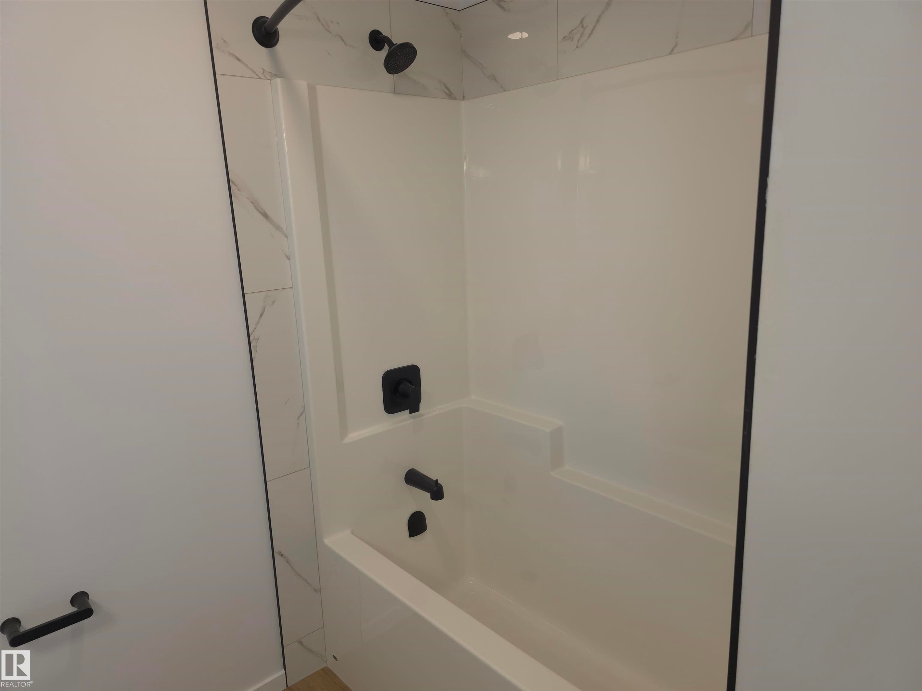 43 Eton Link, Spruce Grove, AB - Indoor Photo Showing Bathroom