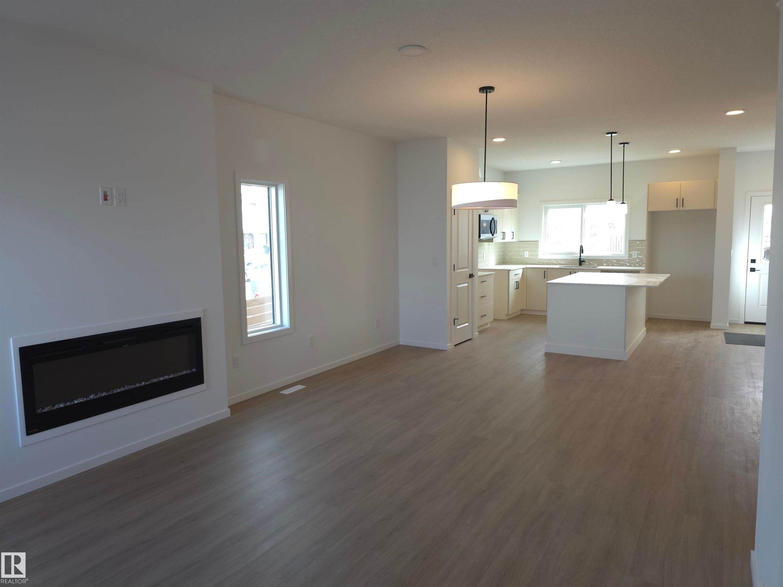 43 Eton Link, Spruce Grove, AB - Indoor With Fireplace