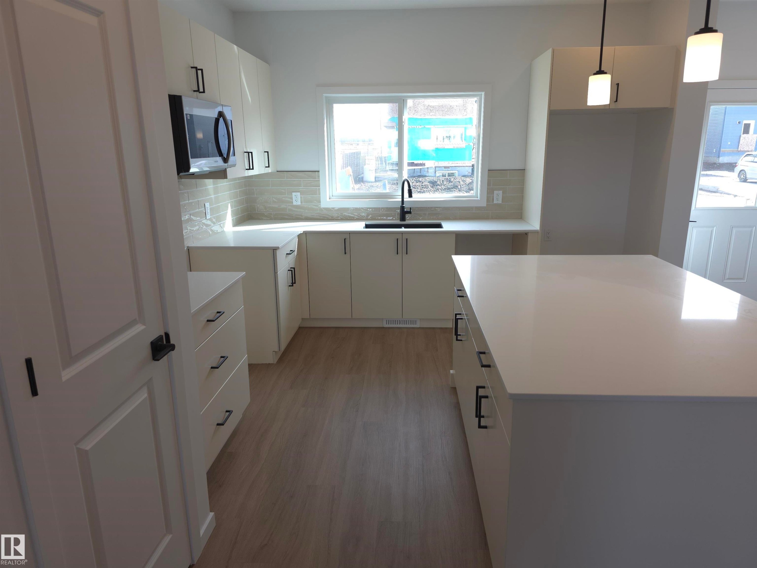 43 Eton Link, Spruce Grove, AB - Indoor Photo Showing Kitchen