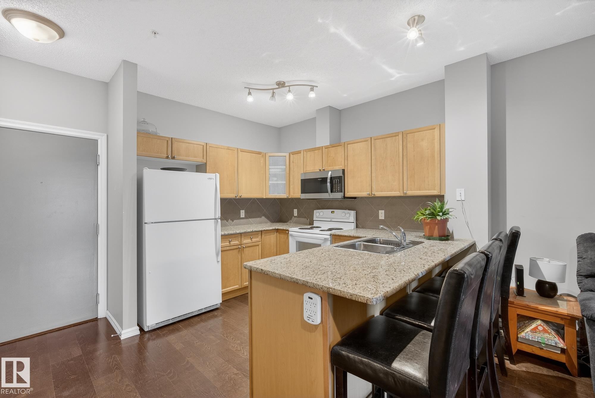 111 226 Macewan Road, Edmonton, AB - Indoor Photo Showing Kitchen With Double Sink
