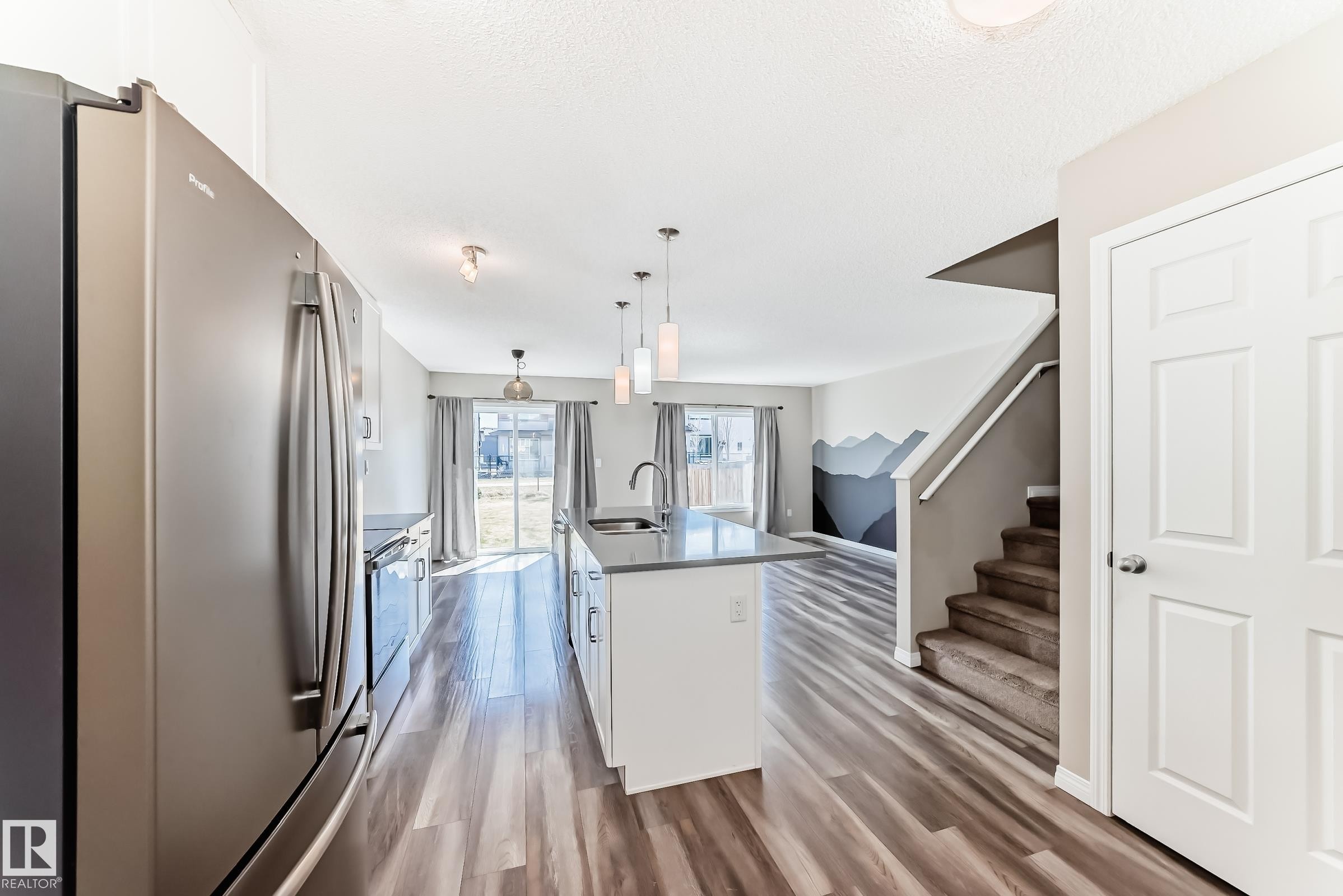 5227 Crabapple Link, Edmonton, AB - Indoor Photo Showing Kitchen