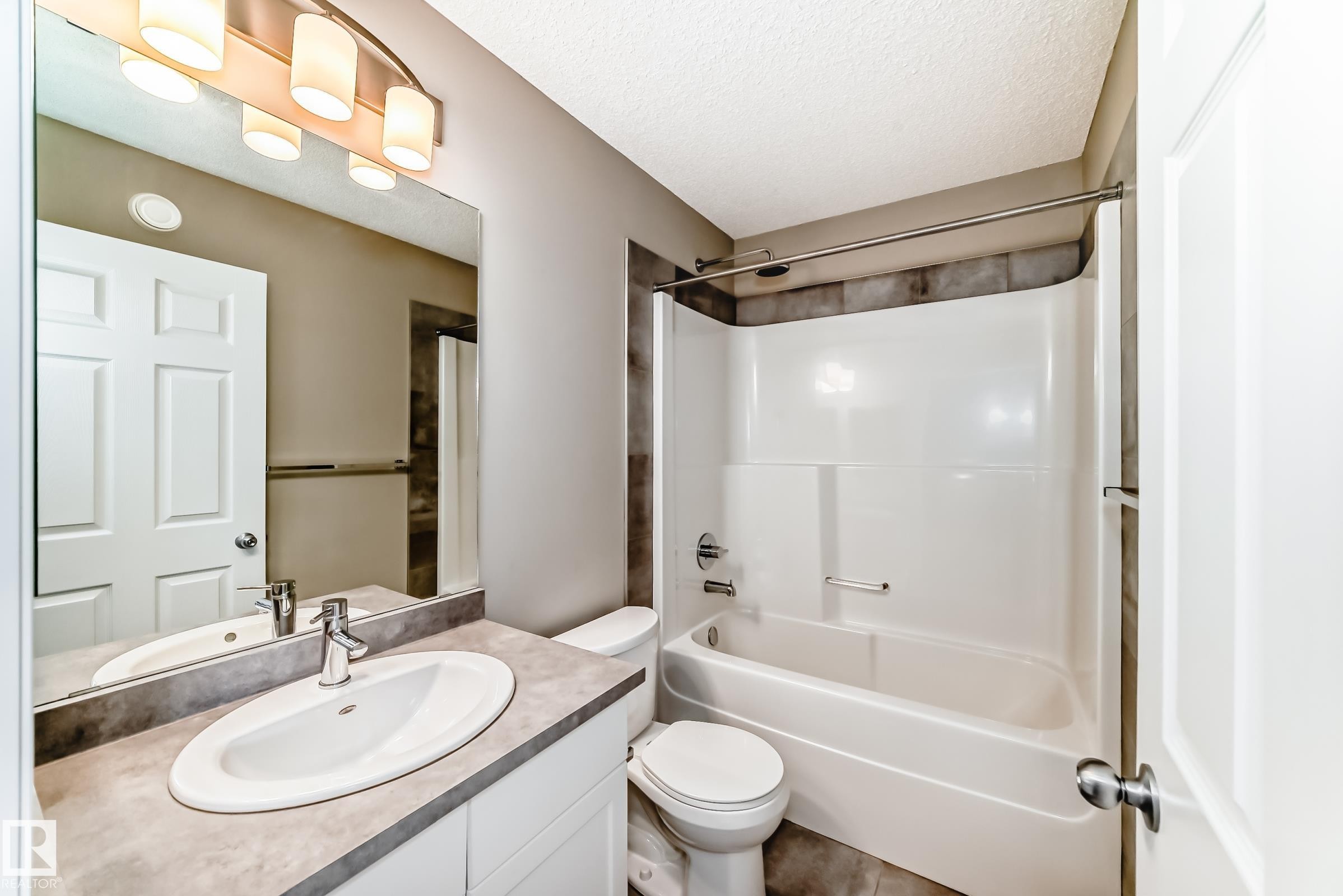 5227 Crabapple Link, Edmonton, AB - Indoor Photo Showing Bathroom