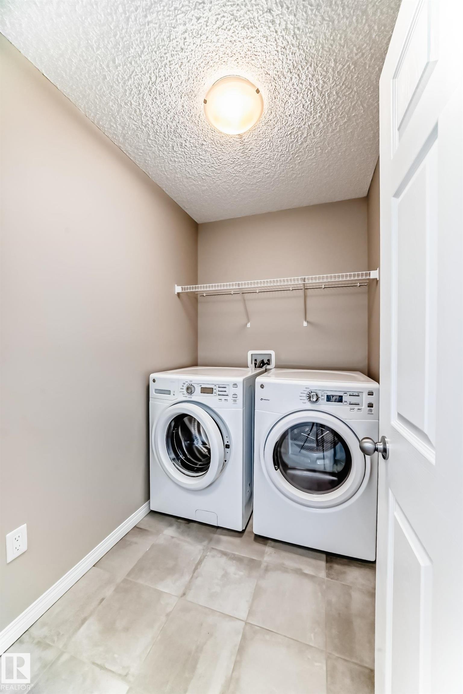 5227 Crabapple Link, Edmonton, AB - Indoor Photo Showing Laundry Room