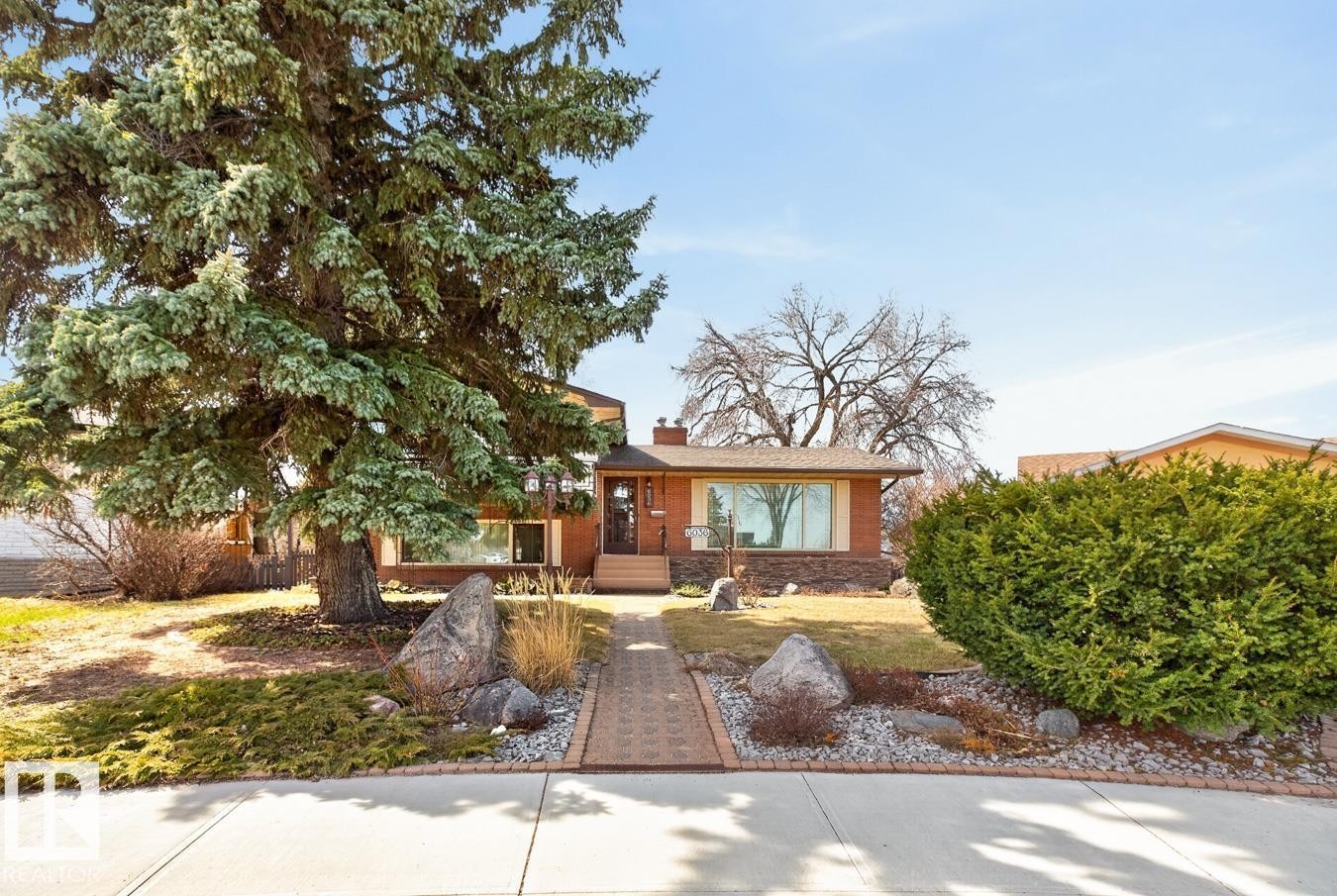 6036 105B Street, Edmonton, AB - Outdoor