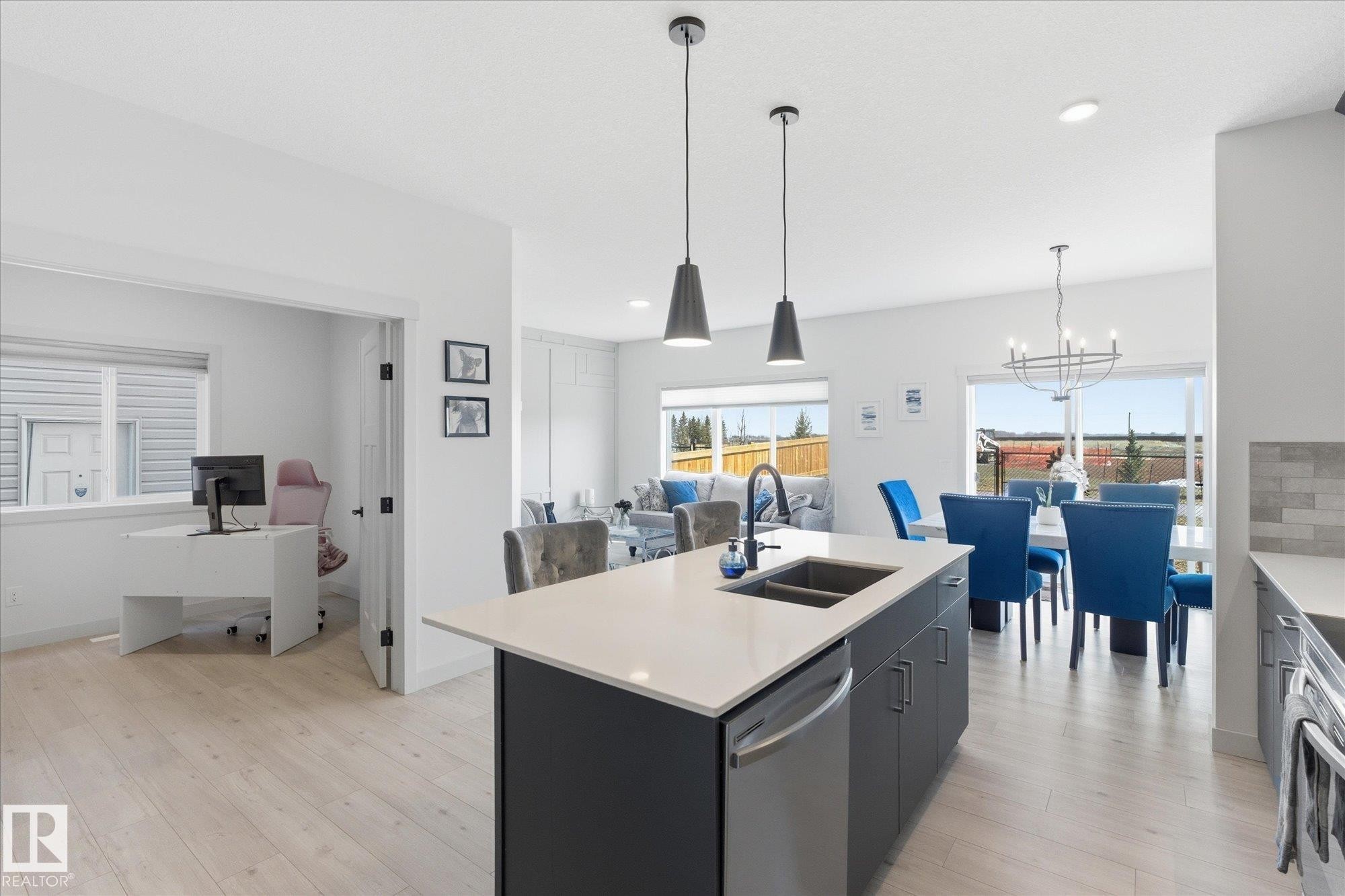 33 Sumac Close, Fort Saskatchewan, AB - Indoor Photo Showing Kitchen With Double Sink With Upgraded Kitchen