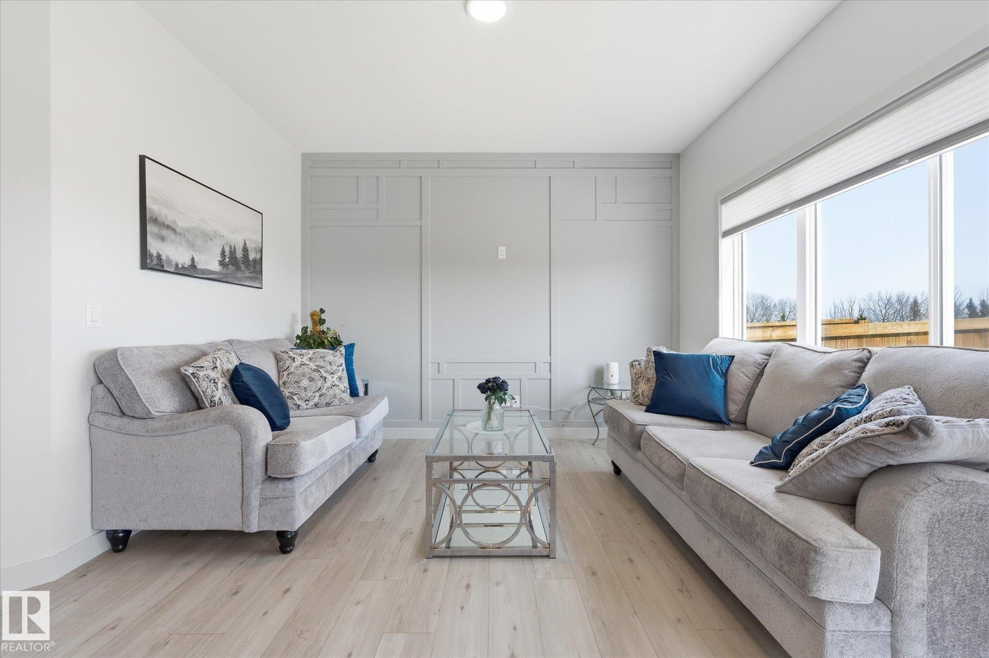 33 Sumac Close, Fort Saskatchewan, AB - Indoor Photo Showing Living Room