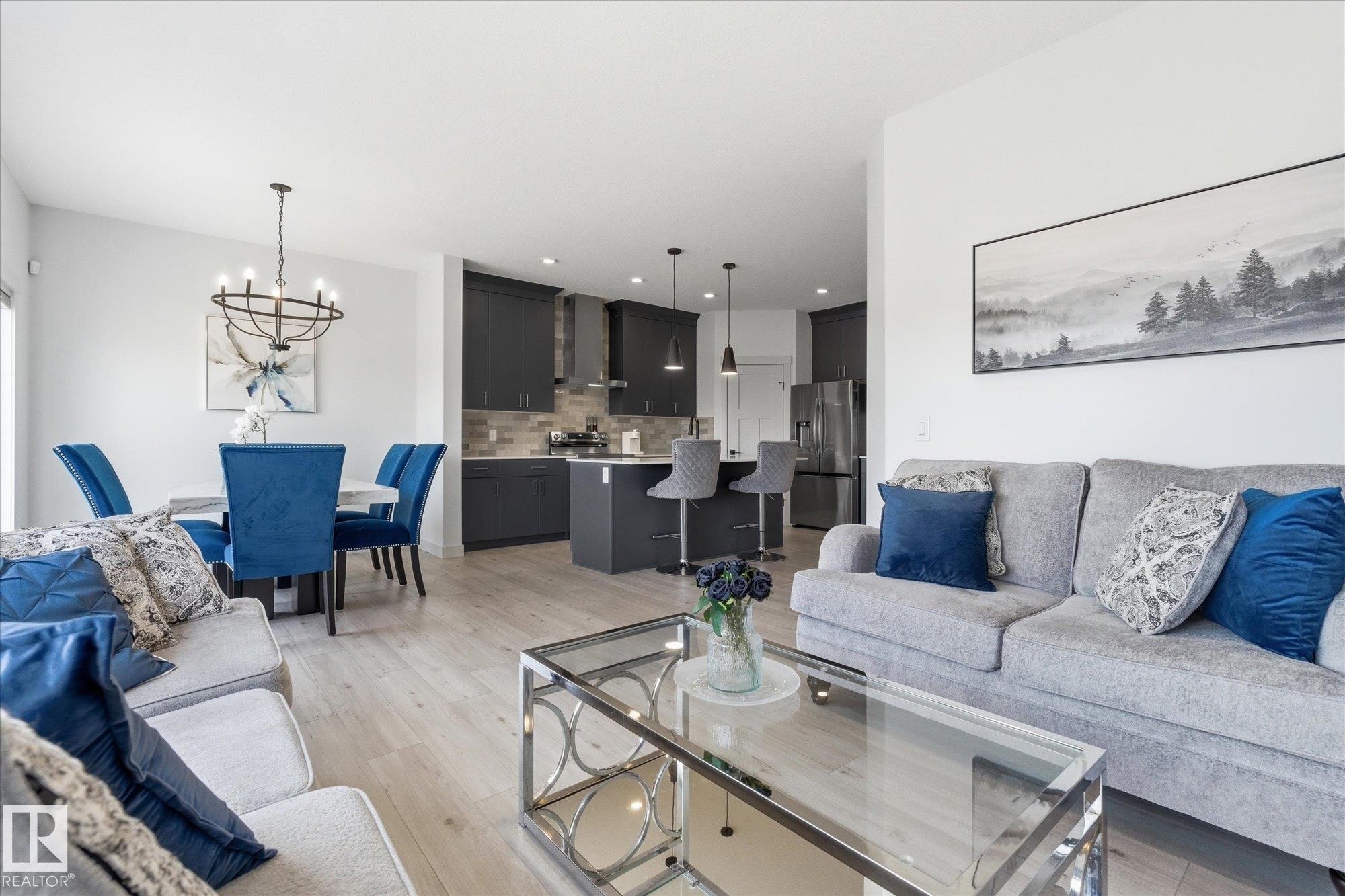 33 Sumac Close, Fort Saskatchewan, AB - Indoor Photo Showing Living Room