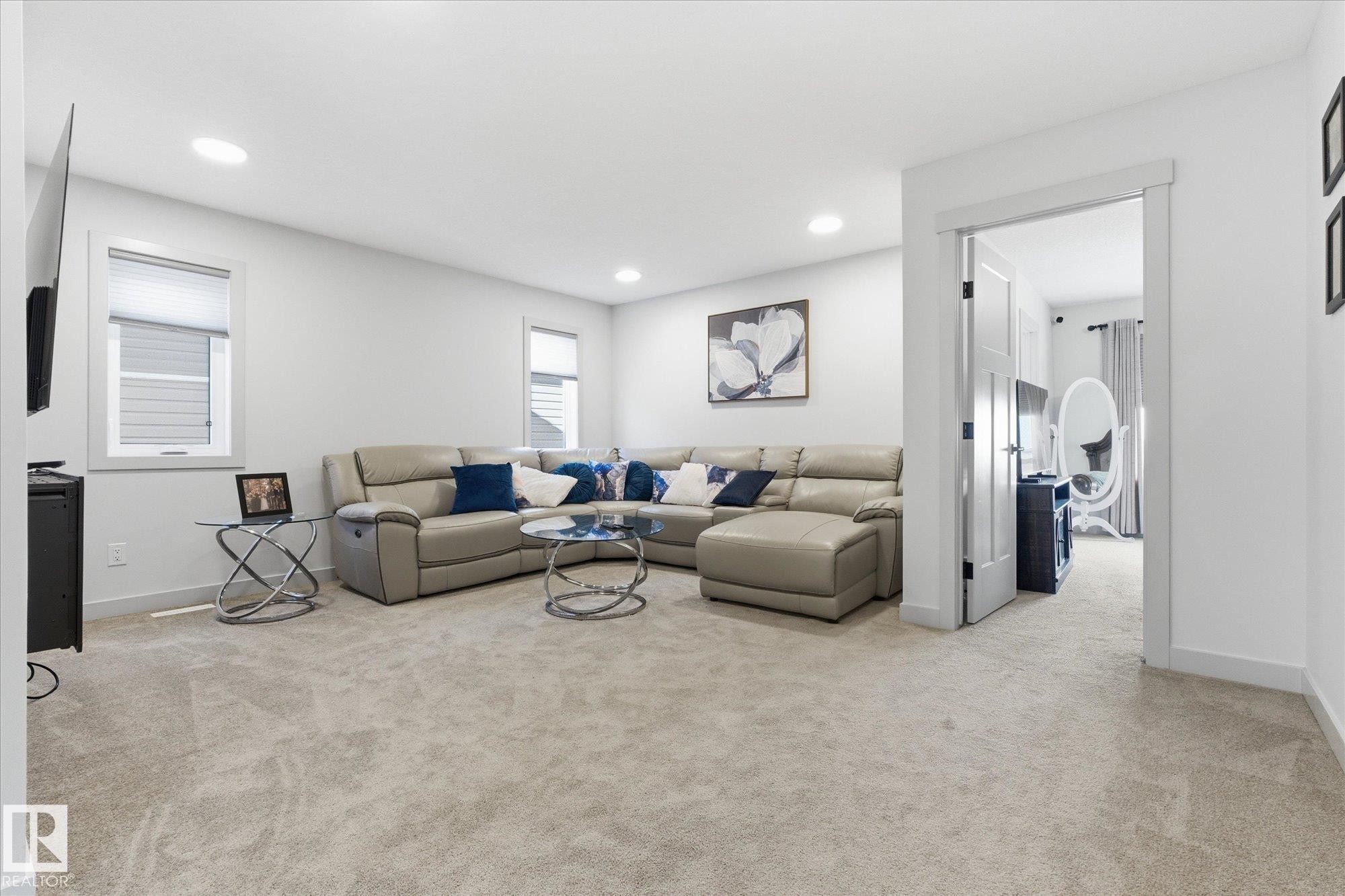 33 Sumac Close, Fort Saskatchewan, AB - Indoor Photo Showing Living Room