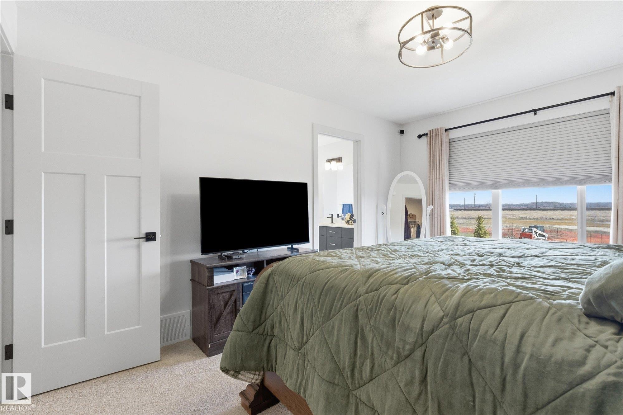 33 Sumac Close, Fort Saskatchewan, AB - Indoor Photo Showing Bedroom