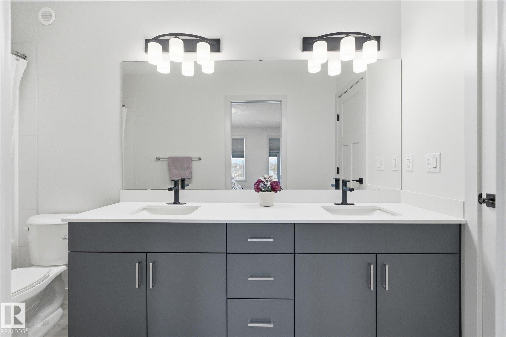 33 Sumac Close, Fort Saskatchewan, AB - Indoor Photo Showing Bathroom