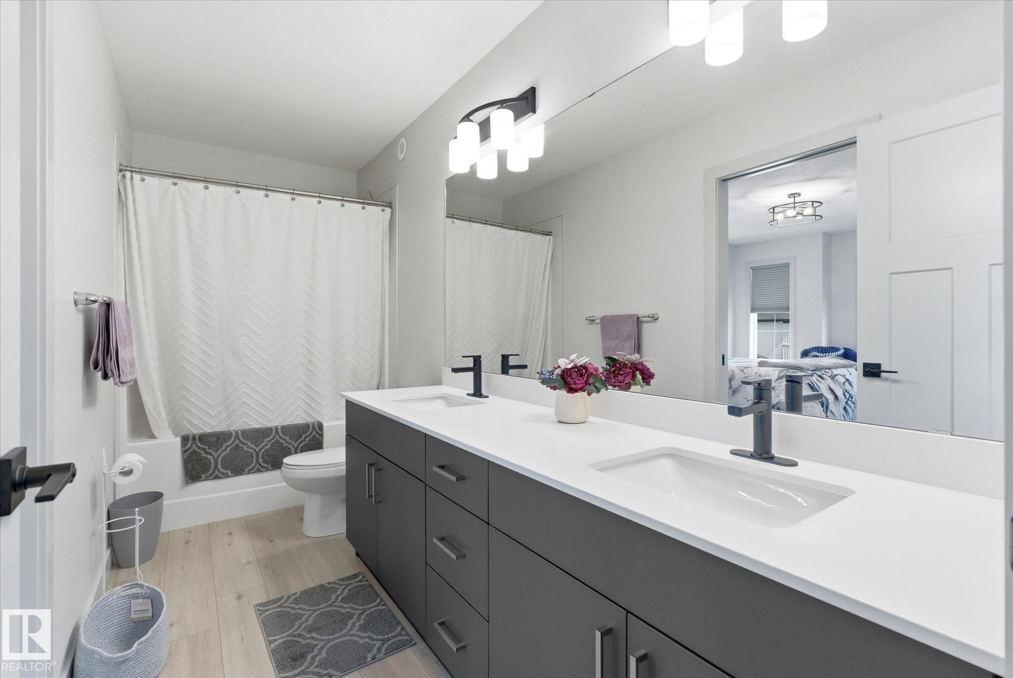 33 Sumac Close, Fort Saskatchewan, AB - Indoor Photo Showing Bathroom