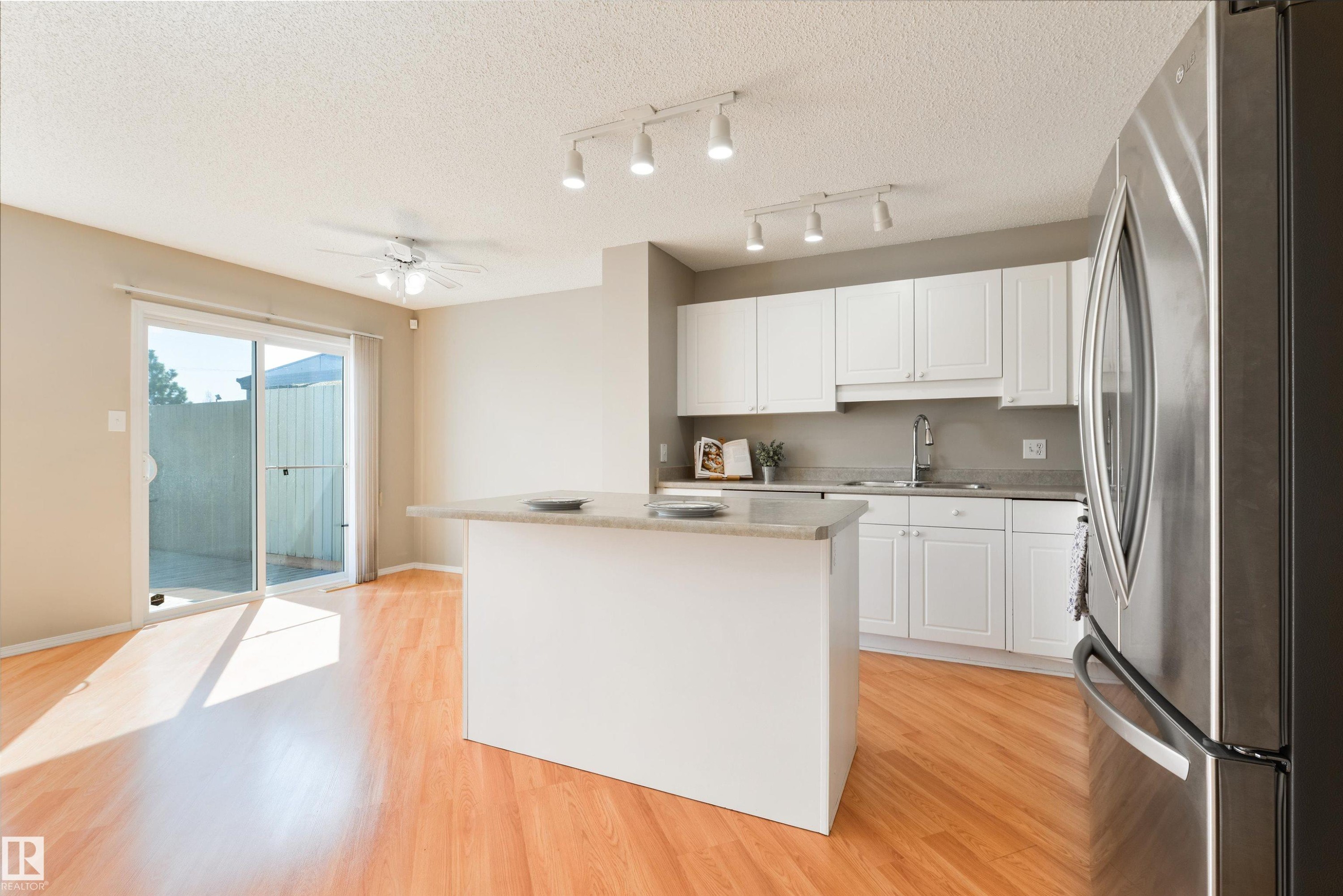 2923 30 Street, Edmonton, AB - Indoor Photo Showing Kitchen