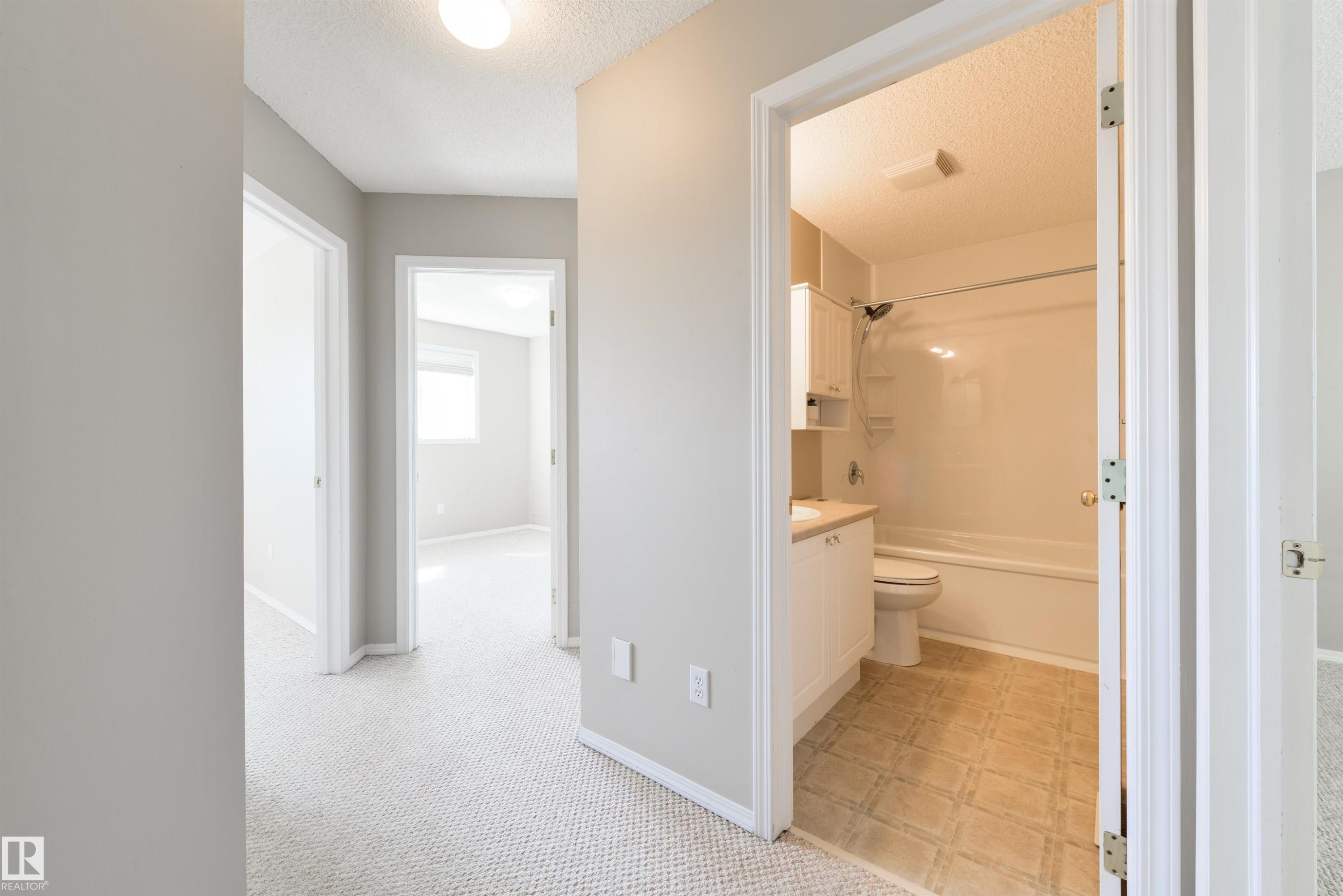 2923 30 Street, Edmonton, AB - Indoor Photo Showing Bathroom